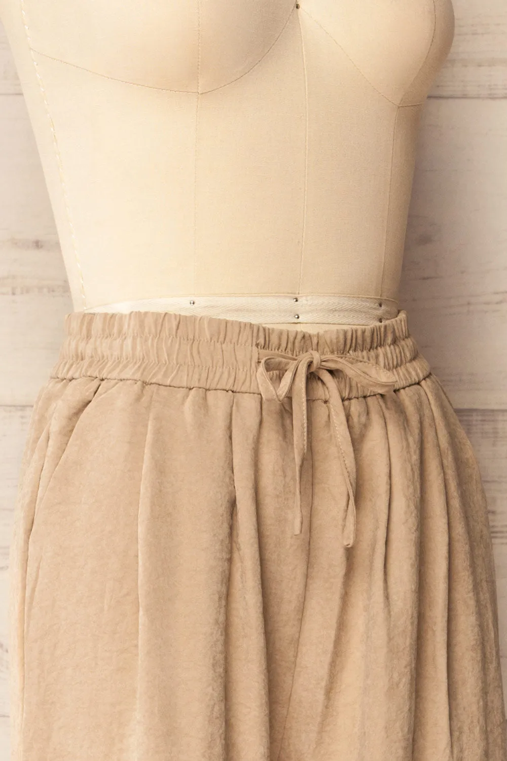 Cabot | Beige Loose-Fitted Pants with Elastic Waistband sold by Boutique 1861 product image thumbnail 4