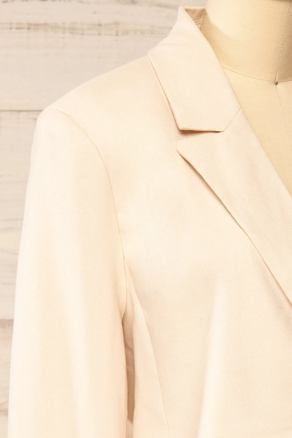 Kabour | Oversized Beige Cropped Linen Blazer sold by Boutique 1861 product image thumbnail 4