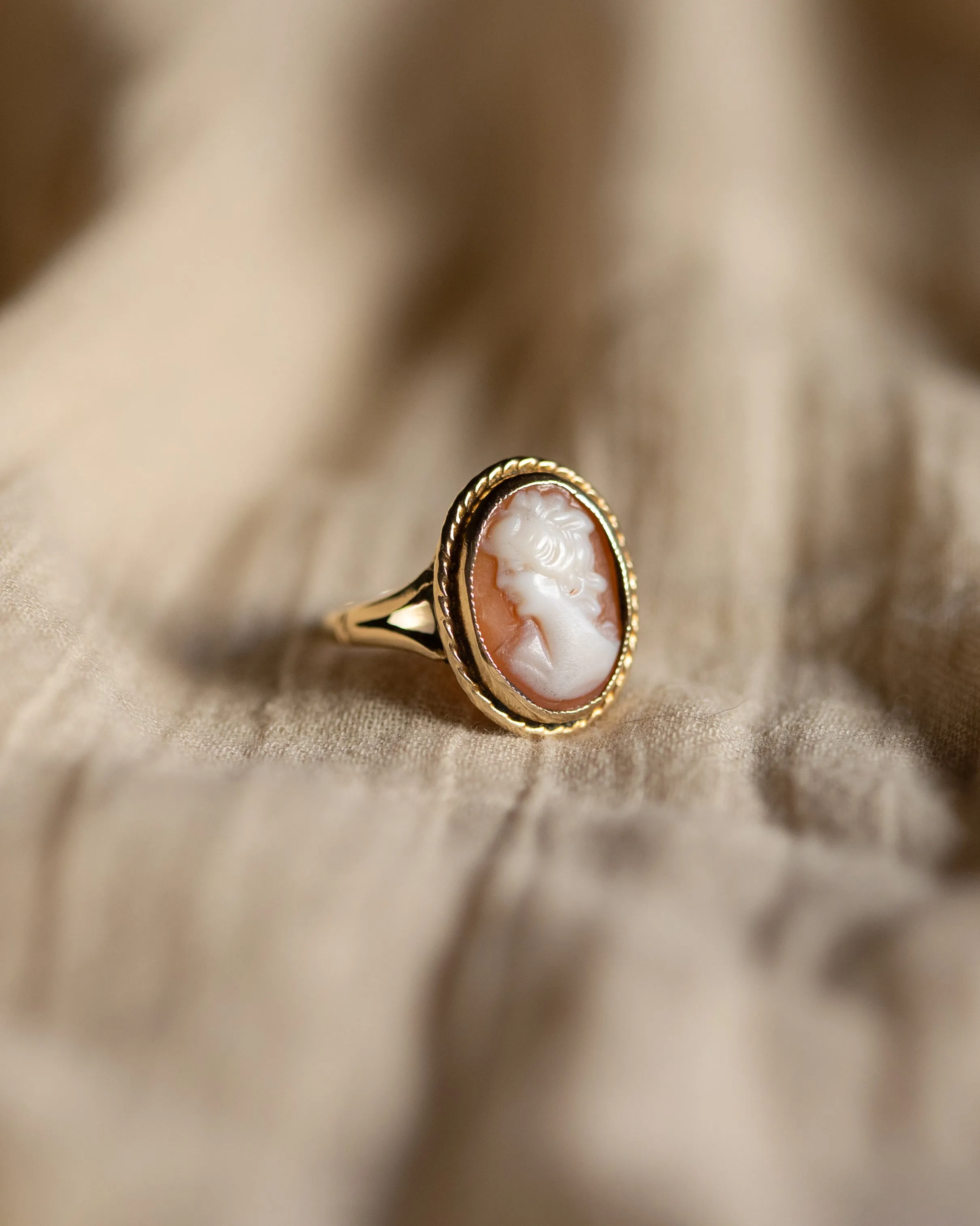 9ct Gold Antique Gold Cameo Ring Eleanora 1966 Vintage 9ct Gold