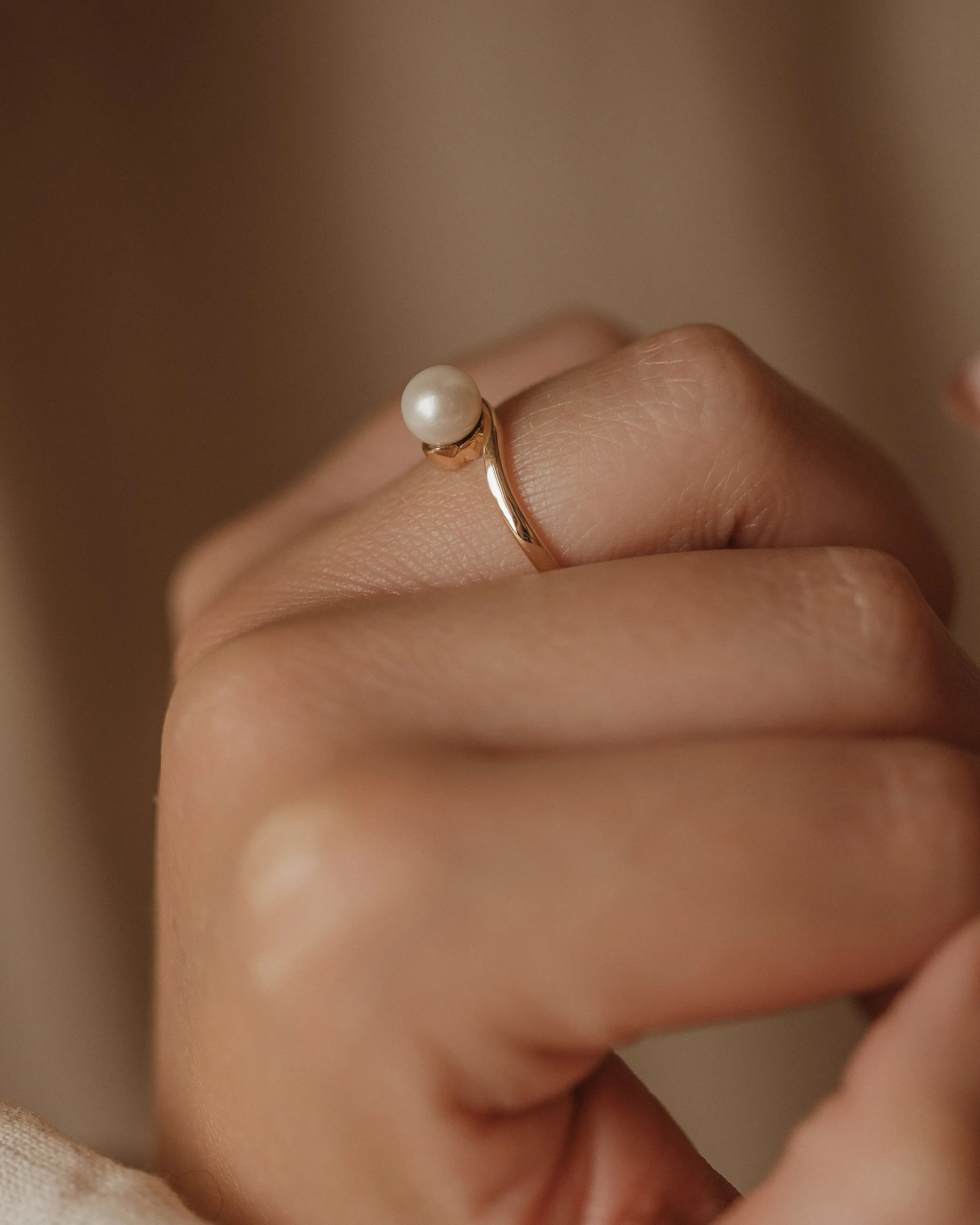 Claudette 1989 Vintage 9ct Gold Pearl Crossover Ring sold by Rock n Rose product image thumbnail 3