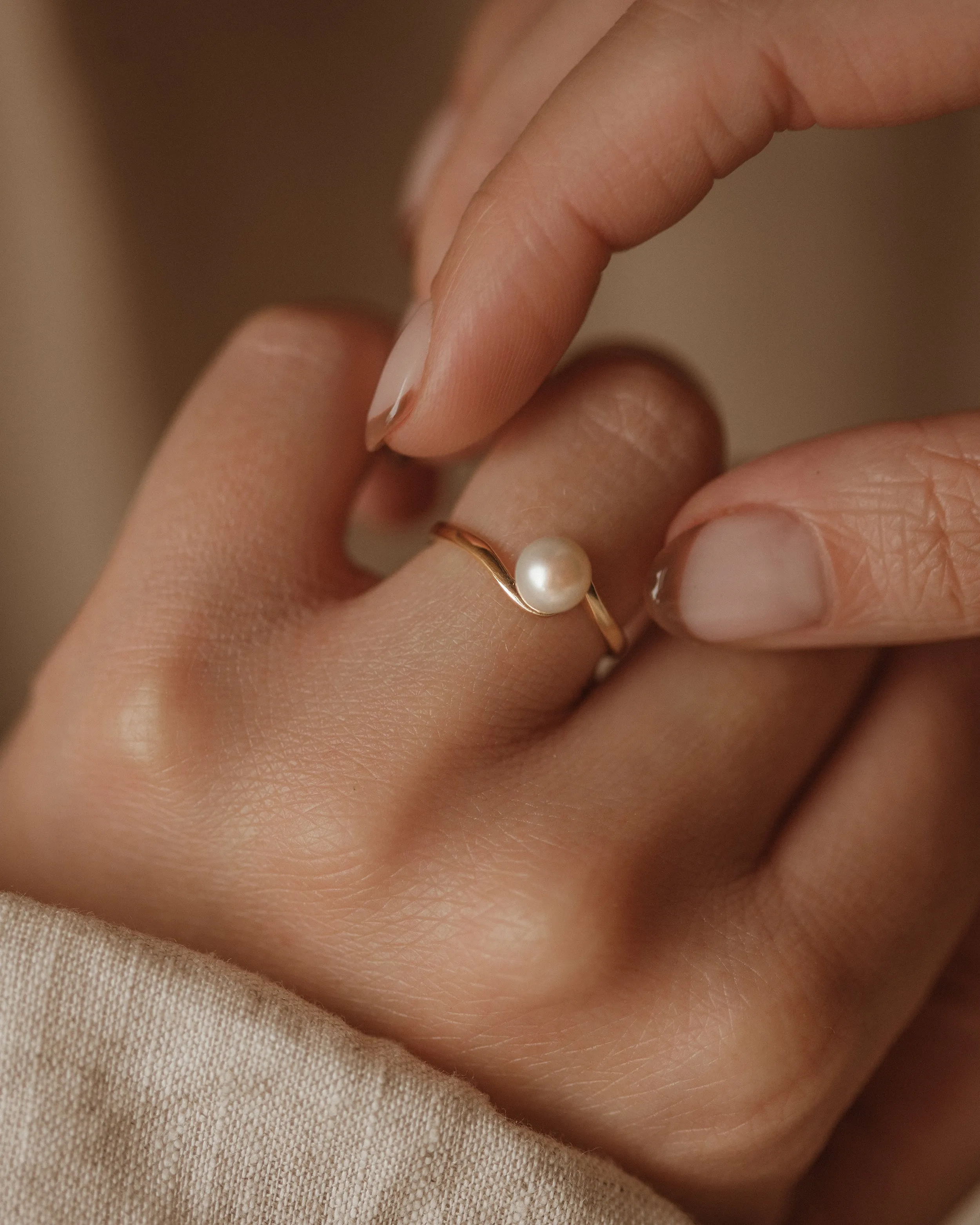 Claudette 1989 Vintage 9ct Gold Pearl Crossover Ring sold by Rock n Rose product image thumbnail 2
