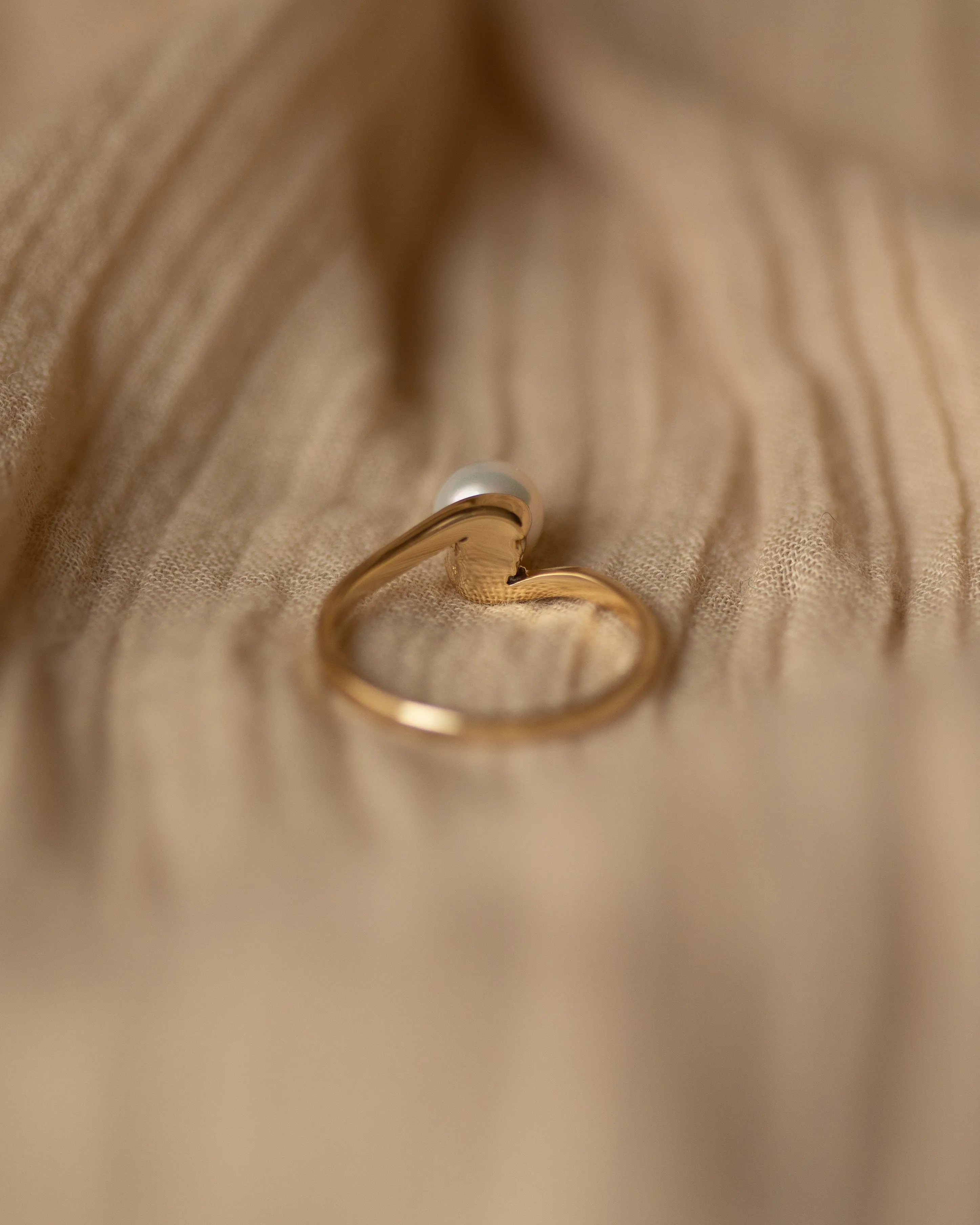 Claudette 1989 Vintage 9ct Gold Pearl Crossover Ring sold by Rock n Rose product image thumbnail 5