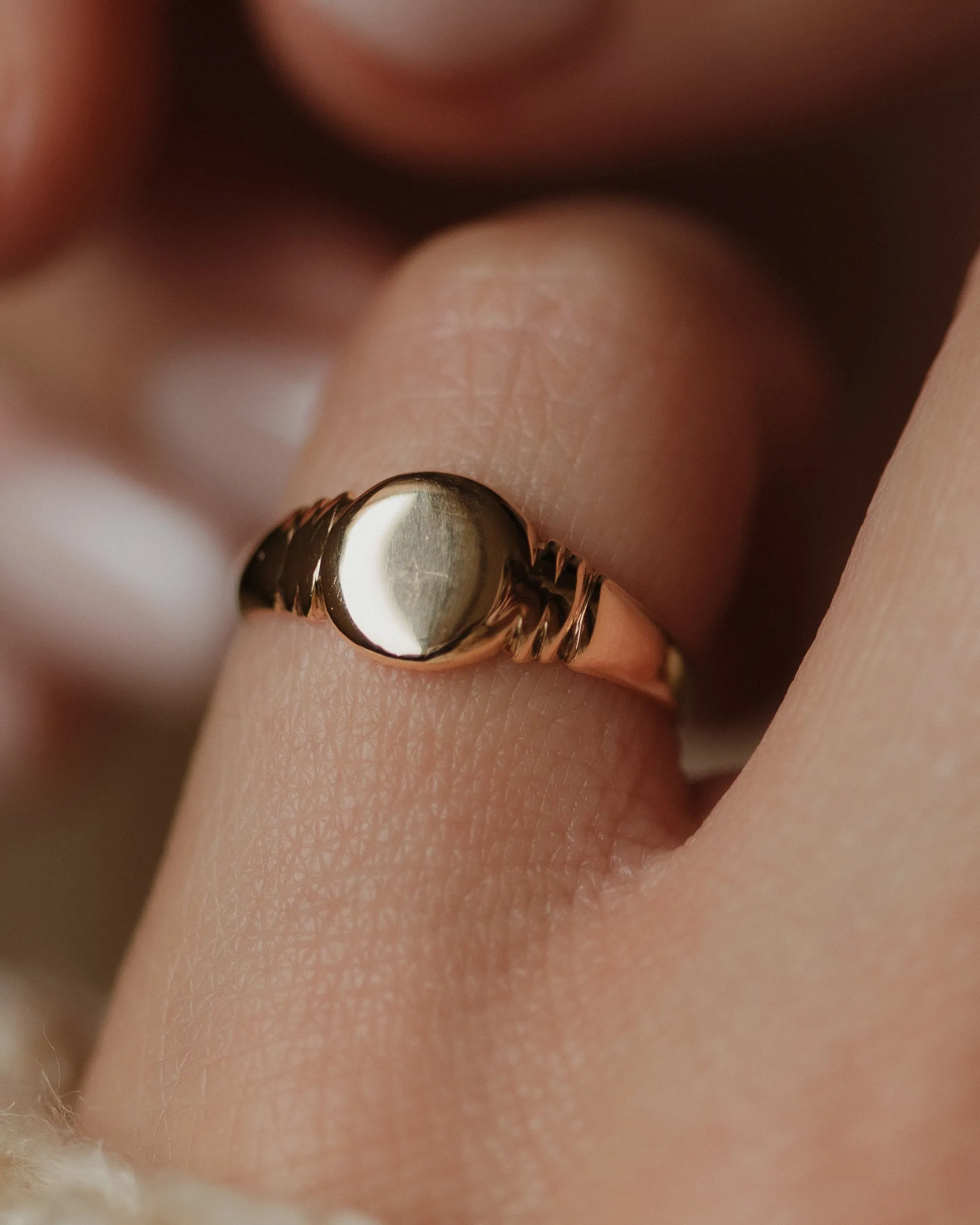 Rosalía 1922 Antique 9ct Gold Signet Ring sold by Rock n Rose product image thumbnail 2