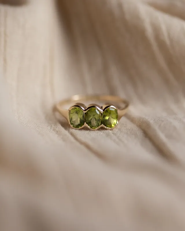 Muriel 1987 Vintage 9ct Gold Peridot Trilogy Ring made by Rock n Rose