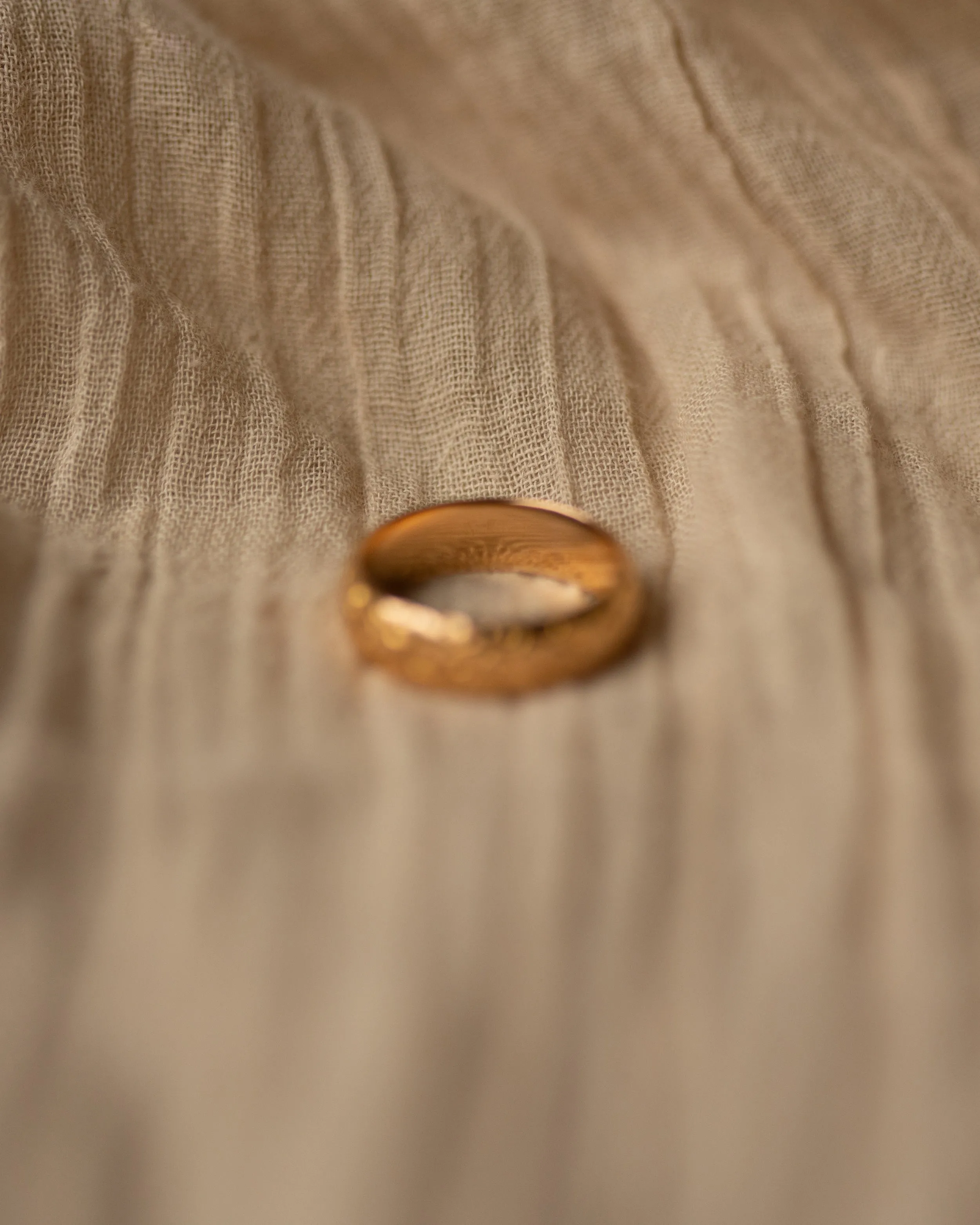 Dahlia 1960 Vintage 22ct Gold Floral Wedding Band Ring sold by Rock n Rose product image thumbnail 5