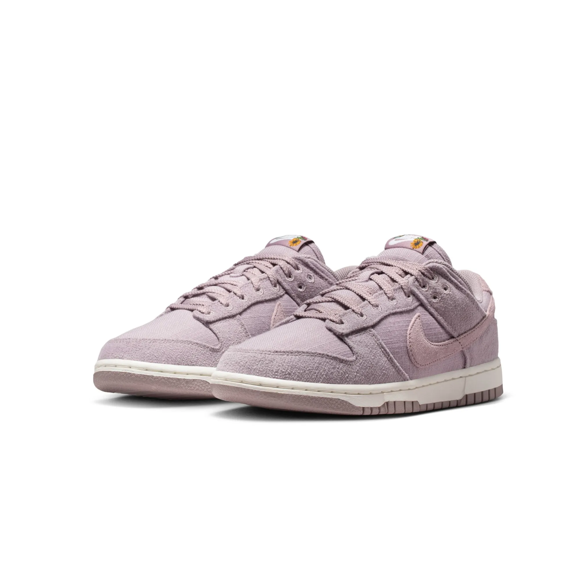 WMNS Dunk Low Accepting All Flowers sold by Grinmore product image thumbnail 2