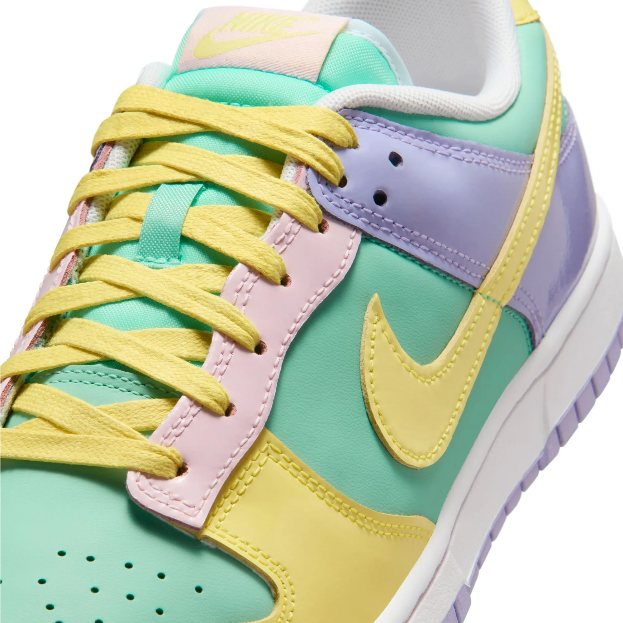 Dunk Low Easter sold by Grinmore product image thumbnail 4