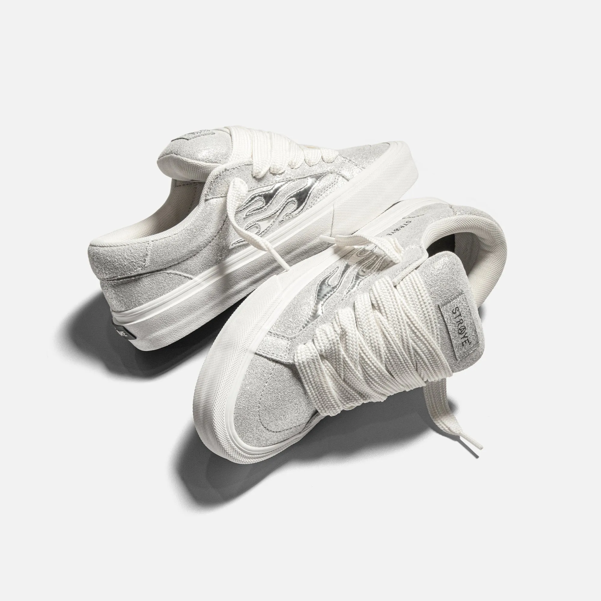 LOGAN PUFF - METALLIC CHROME sold by Straye product image thumbnail 2