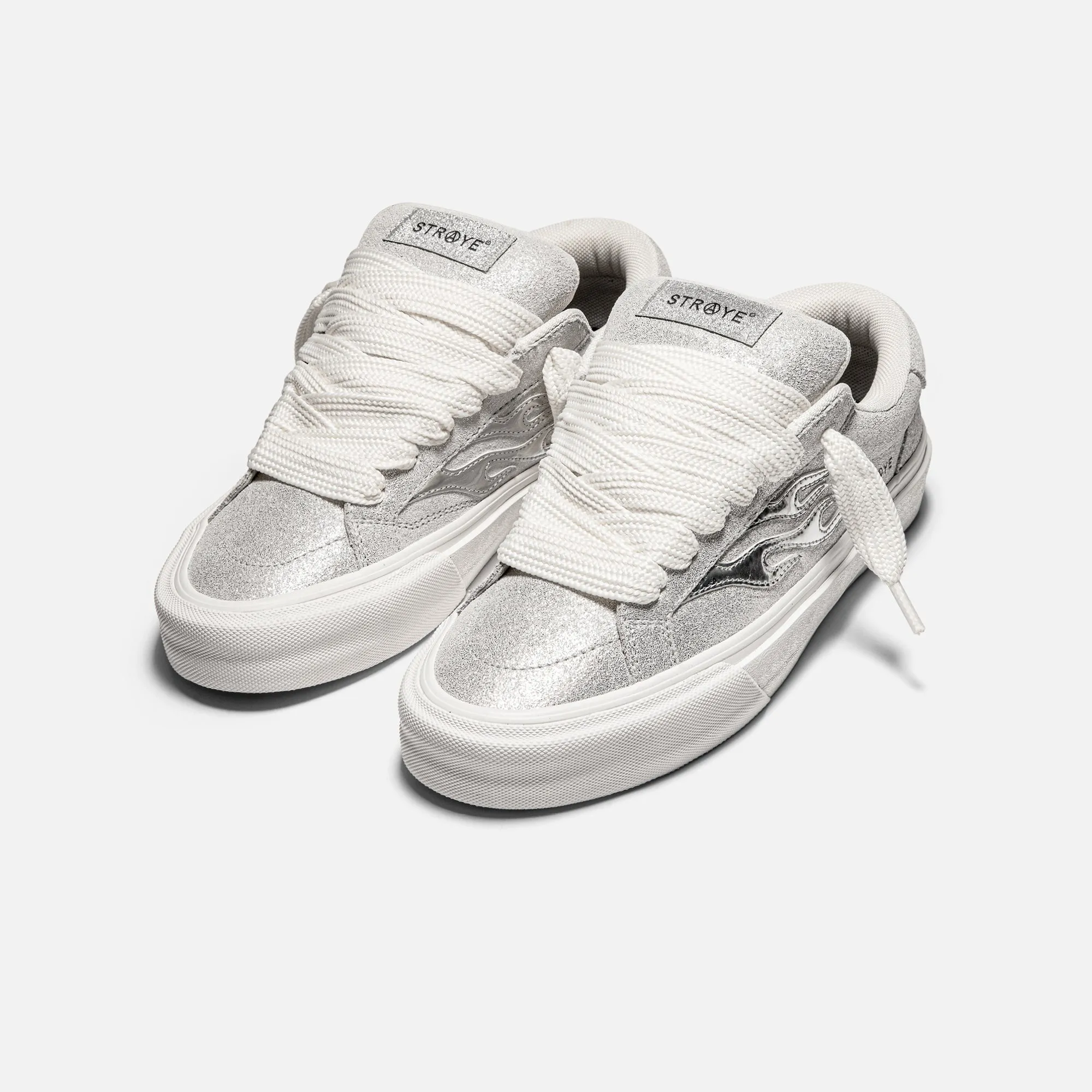 LOGAN PUFF - METALLIC CHROME sold by Straye product image thumbnail 3