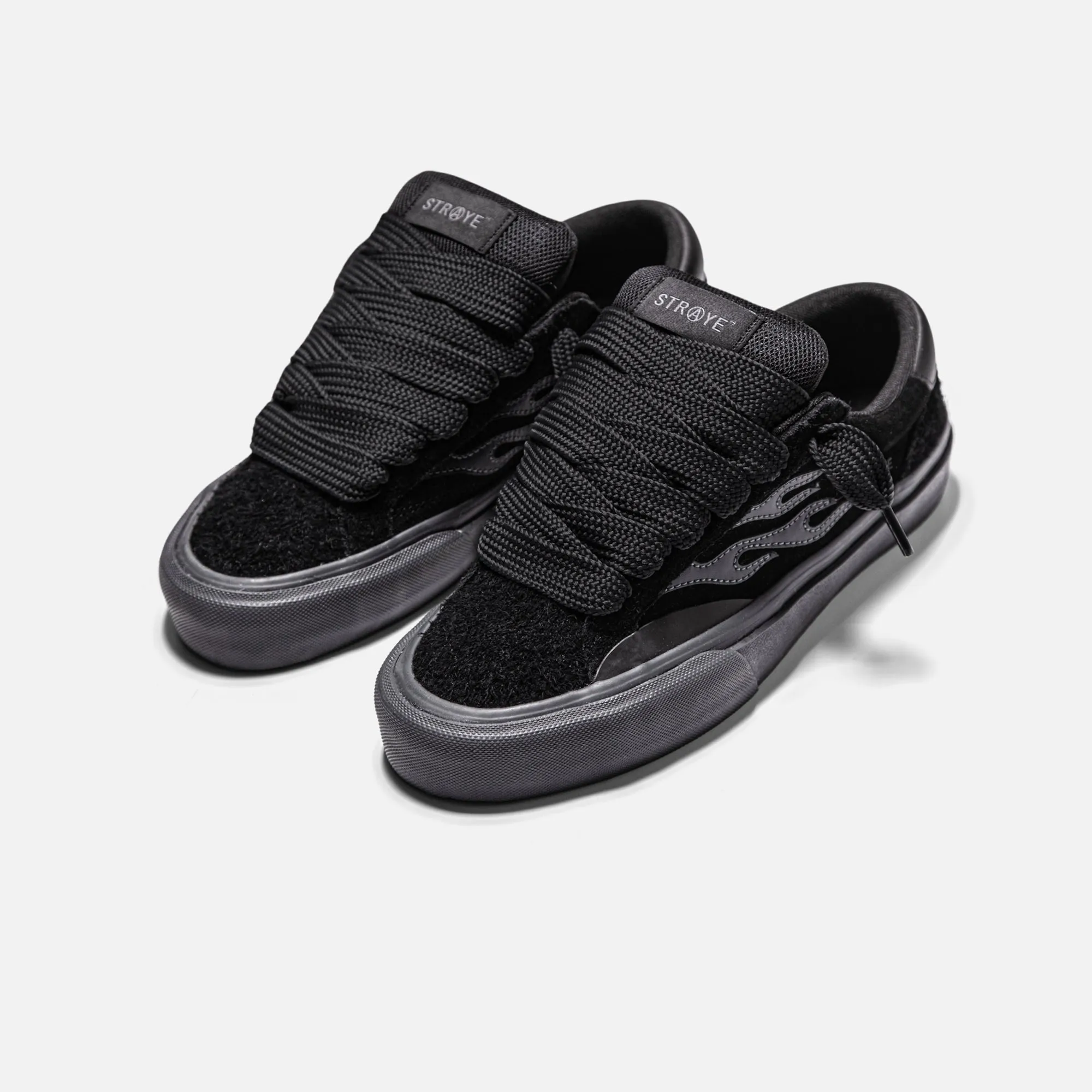 LOGAN PUFF - BLACKOUT sold by Straye product image thumbnail 3