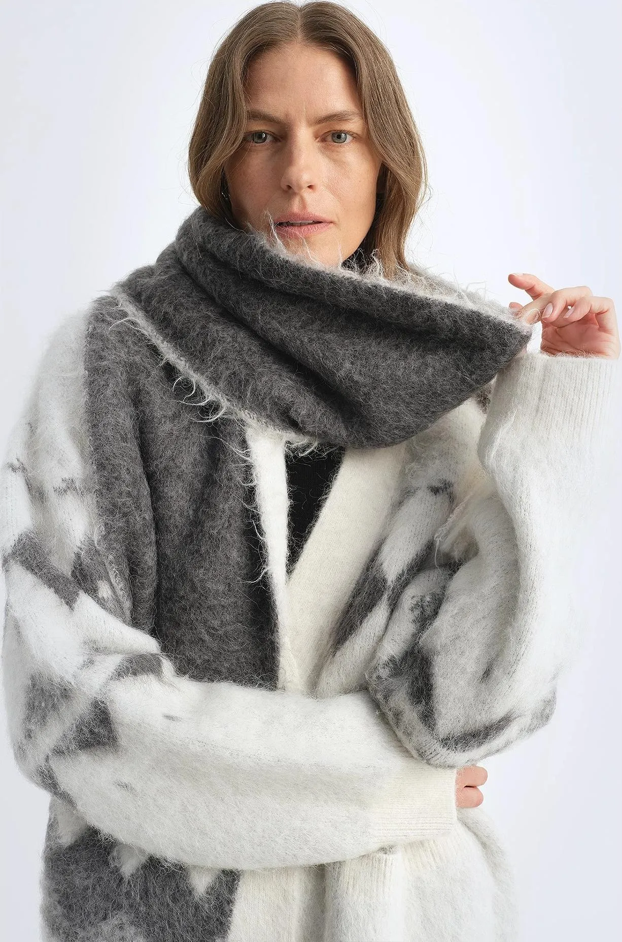 Nepal alpaca wool color clashing jacquard tassel scarf women winter warm shawl 190*27 sold by Firelady Sheepskin product image thumbnail 2