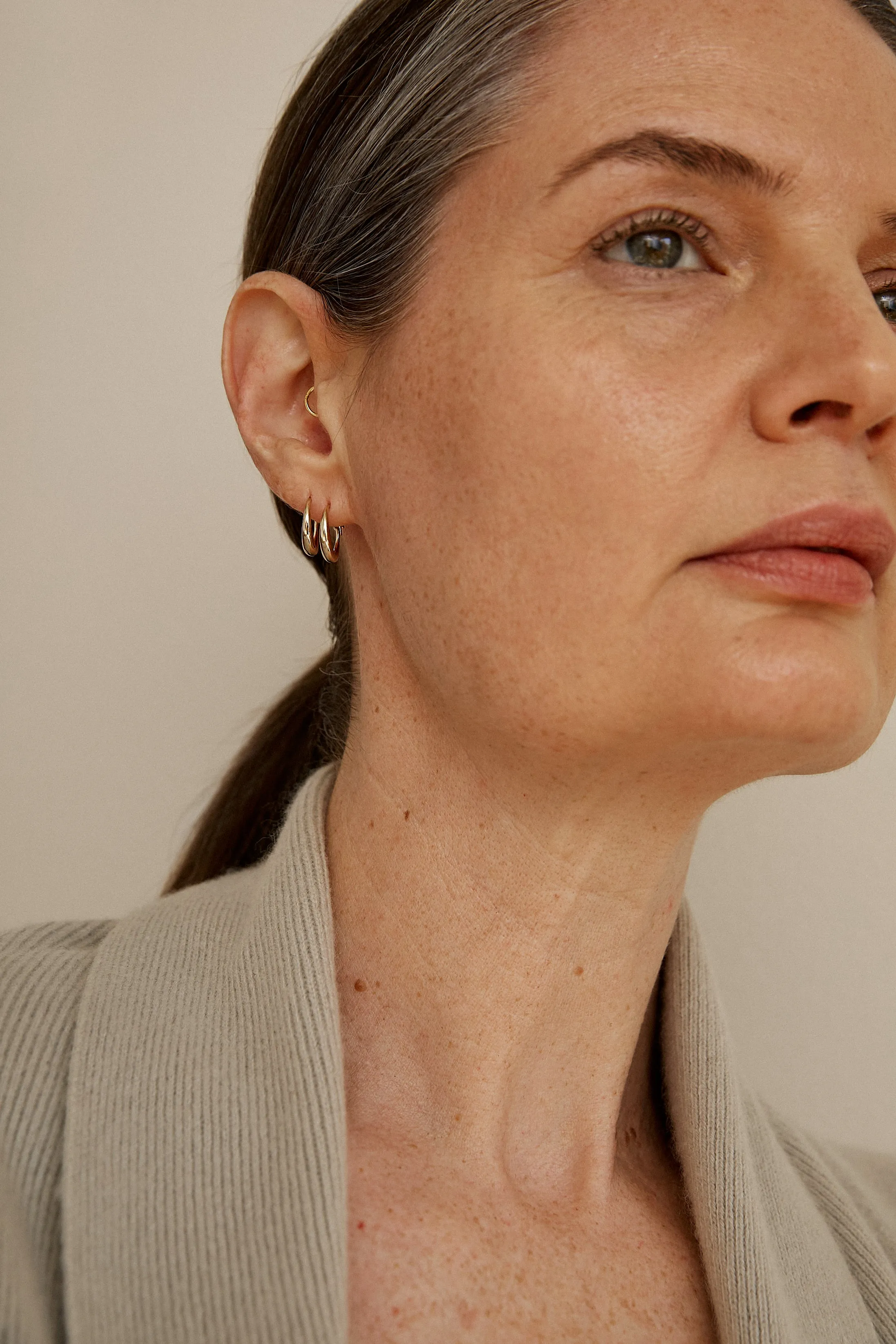 Medium Round Sempre Hoop in 14k Yellow Gold sold by Leigh Miller product image thumbnail 3