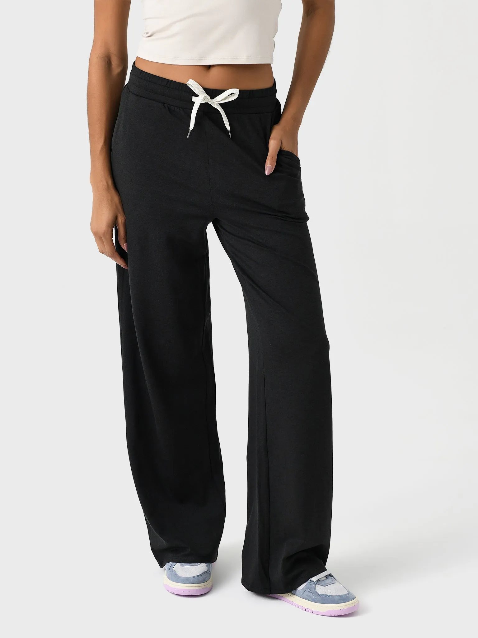 Vuori Women's Halo Essential Wideleg Pant sold by Saint Bernard product image thumbnail 4