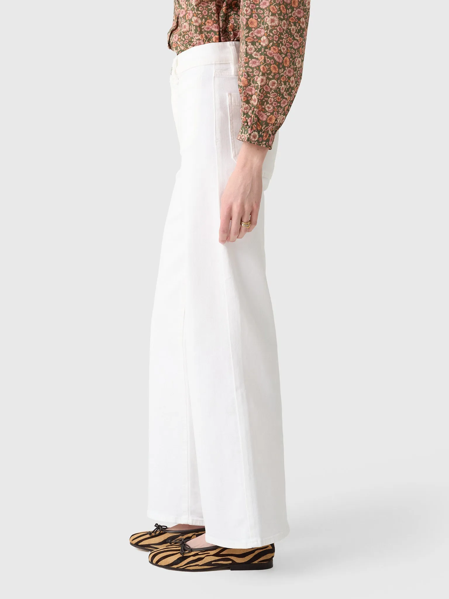 Frame Women's Le Slim Palazzo Modernist Pocket Jean sold by Saint Bernard product image thumbnail 4