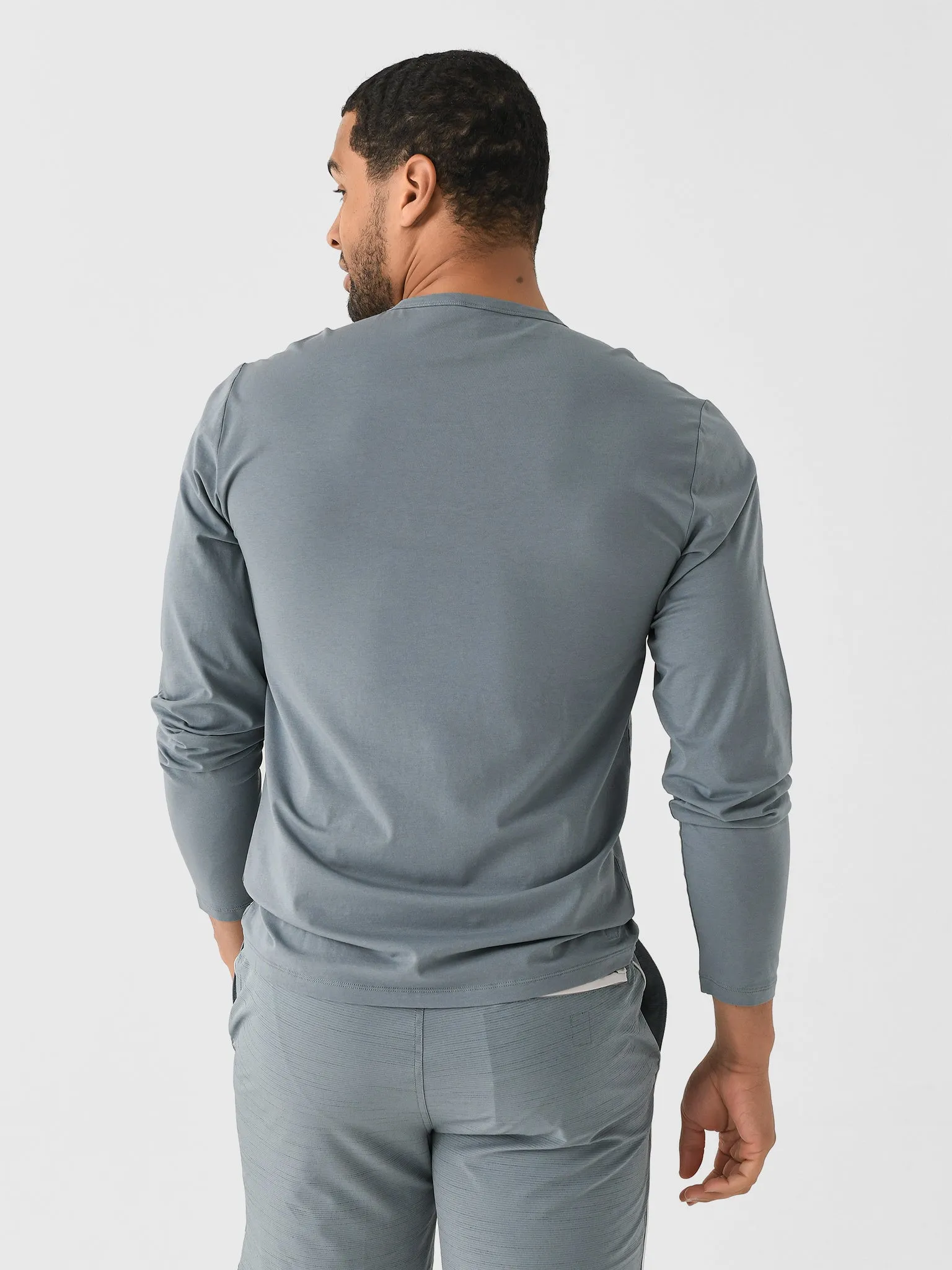 Vuori Men's Long Sleeve Feather Pocket Tee sold by Saint Bernard product image thumbnail 4