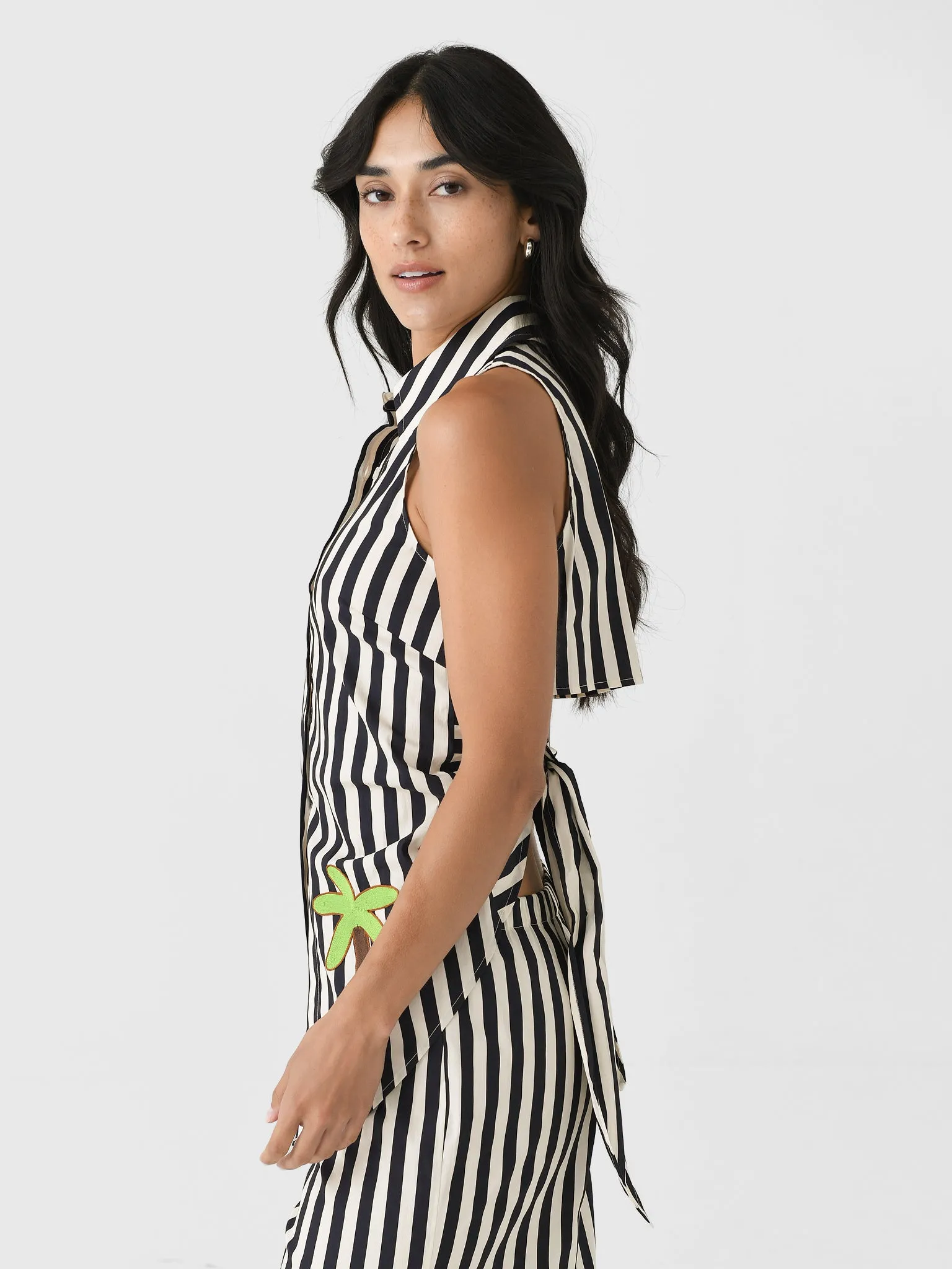 Simon Miller Women's Loch Sleeveless Poplin Button-Down Shirt sold by Saint Bernard product image thumbnail 3