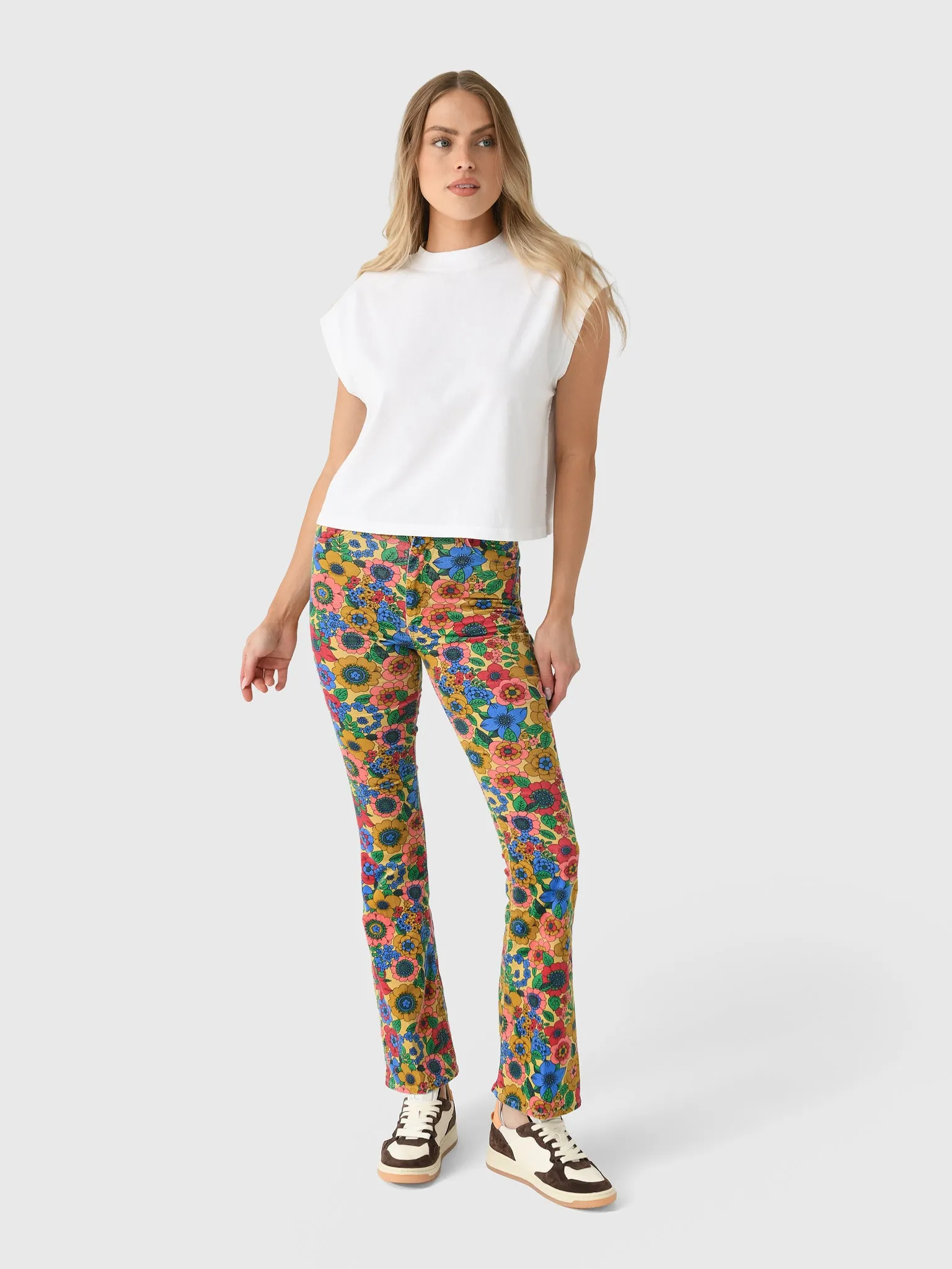 Mother Women's The High Waisted Weekender Skimp Jean sold by Saint Bernard product image thumbnail 2