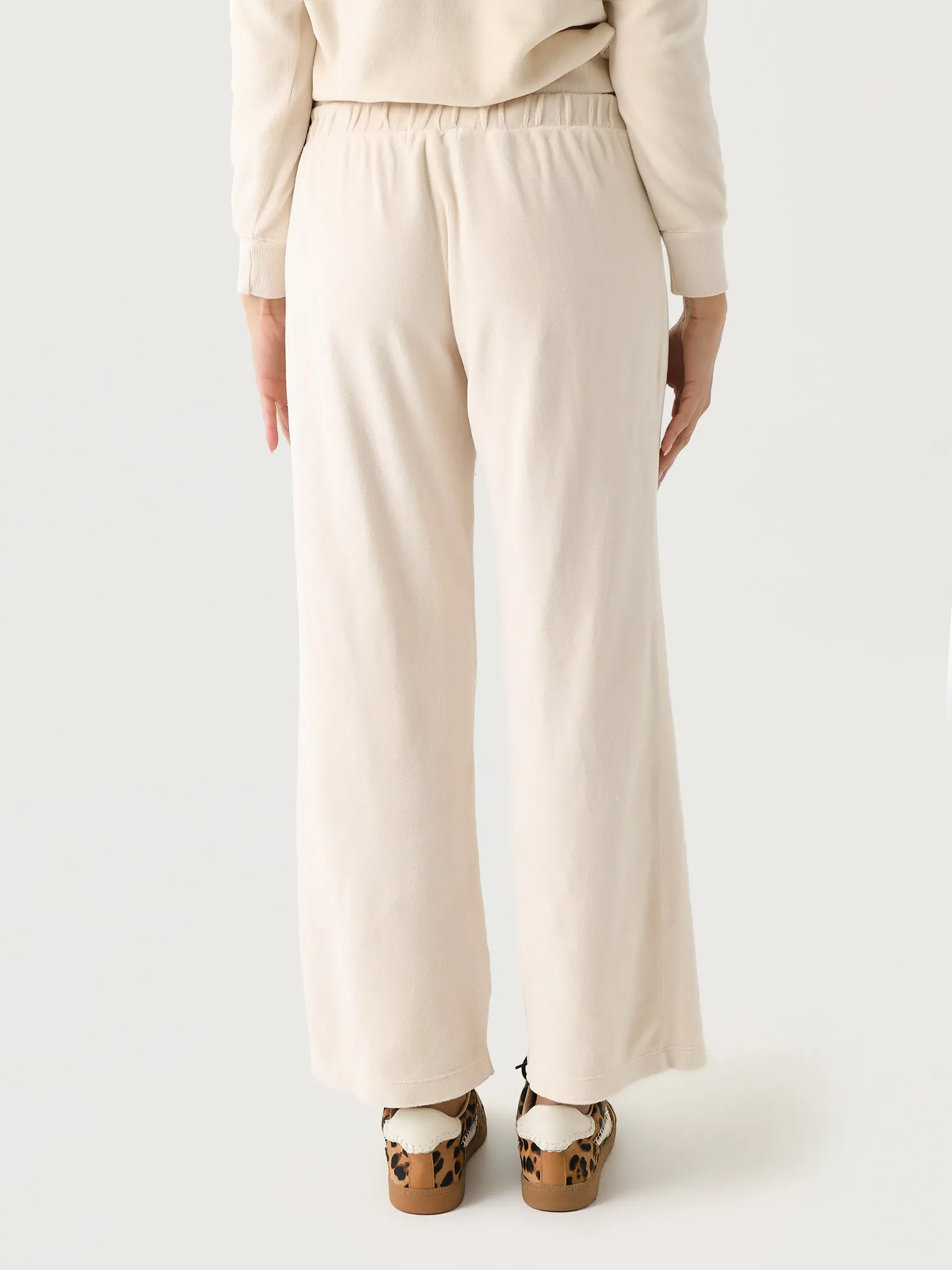 Perfect White Tee Women's Holly Velour Sweatpant sold by Saint Bernard product image thumbnail 4