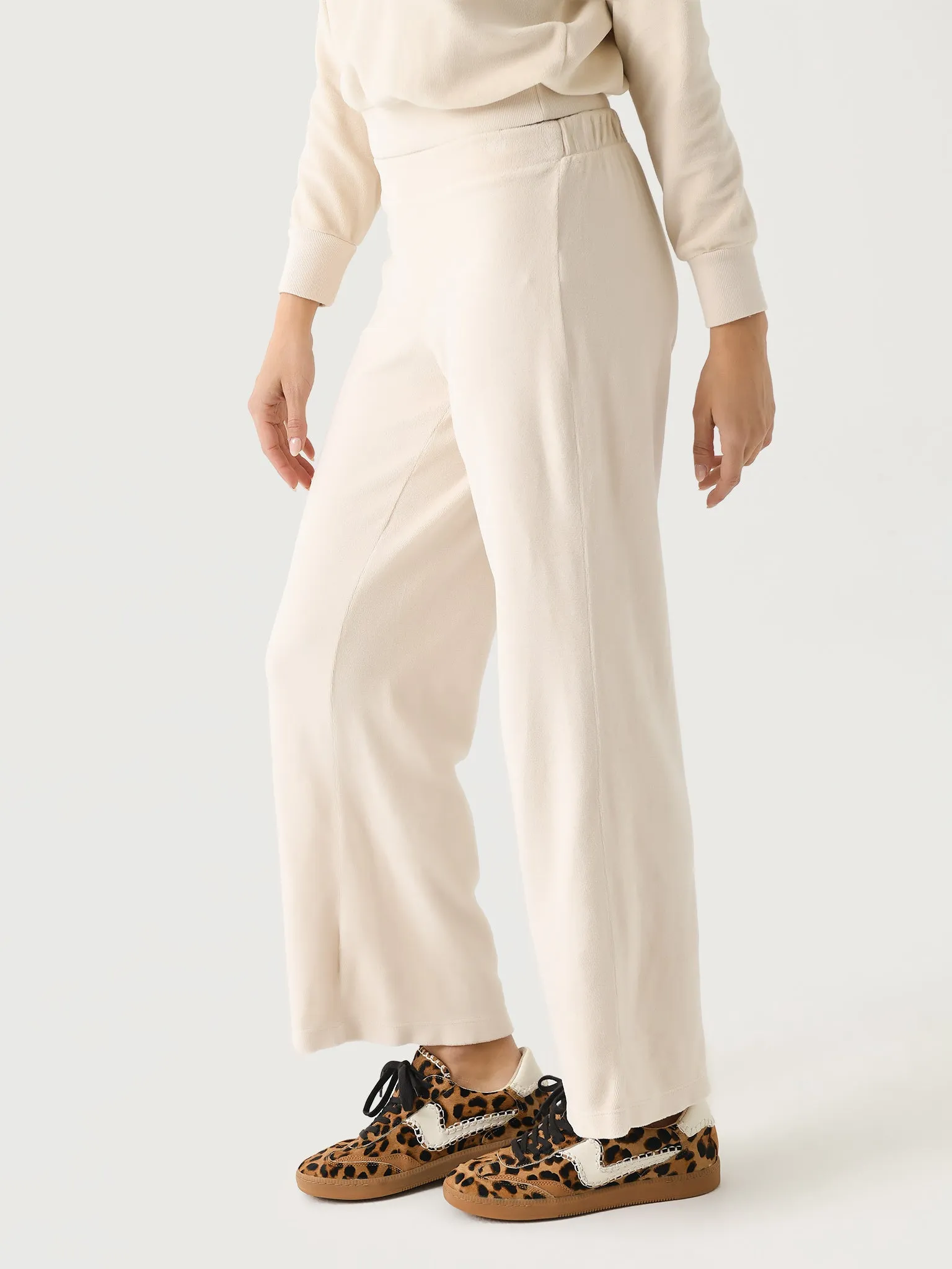 Perfect White Tee Women's Holly Velour Sweatpant sold by Saint Bernard product image thumbnail 3