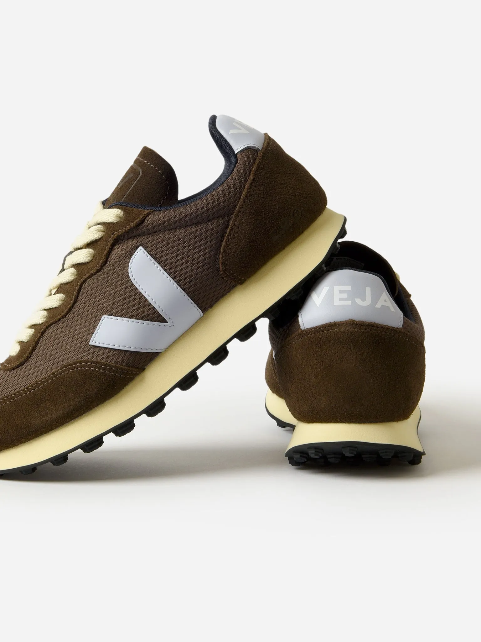 VEJA Women's Rio Branco Alveomesh Sneaker sold by Saint Bernard product image thumbnail 4