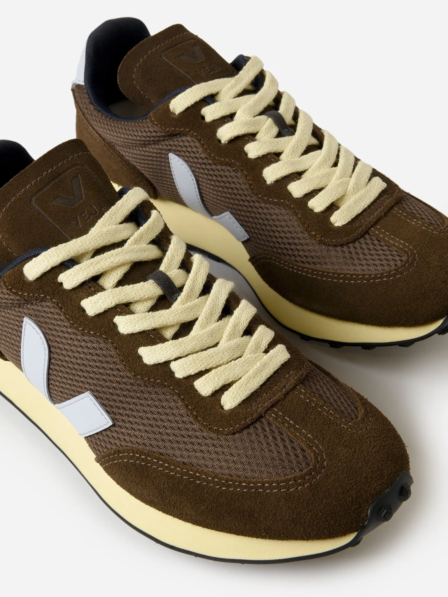 VEJA Women's Rio Branco Alveomesh Sneaker sold by Saint Bernard product image thumbnail 3