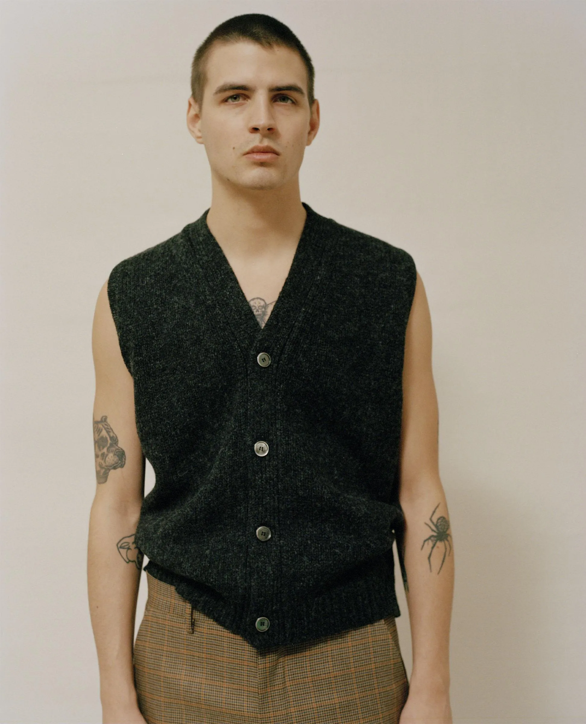 STEVEN VEST . DARK GREY sold by Sunflower