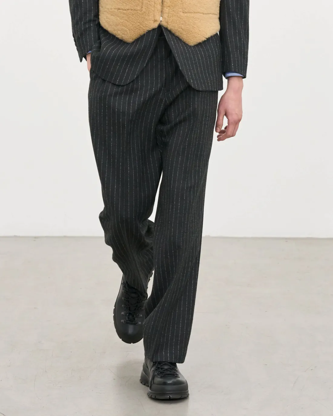 HIKER . BLACK sold by Sunflower product image thumbnail 4