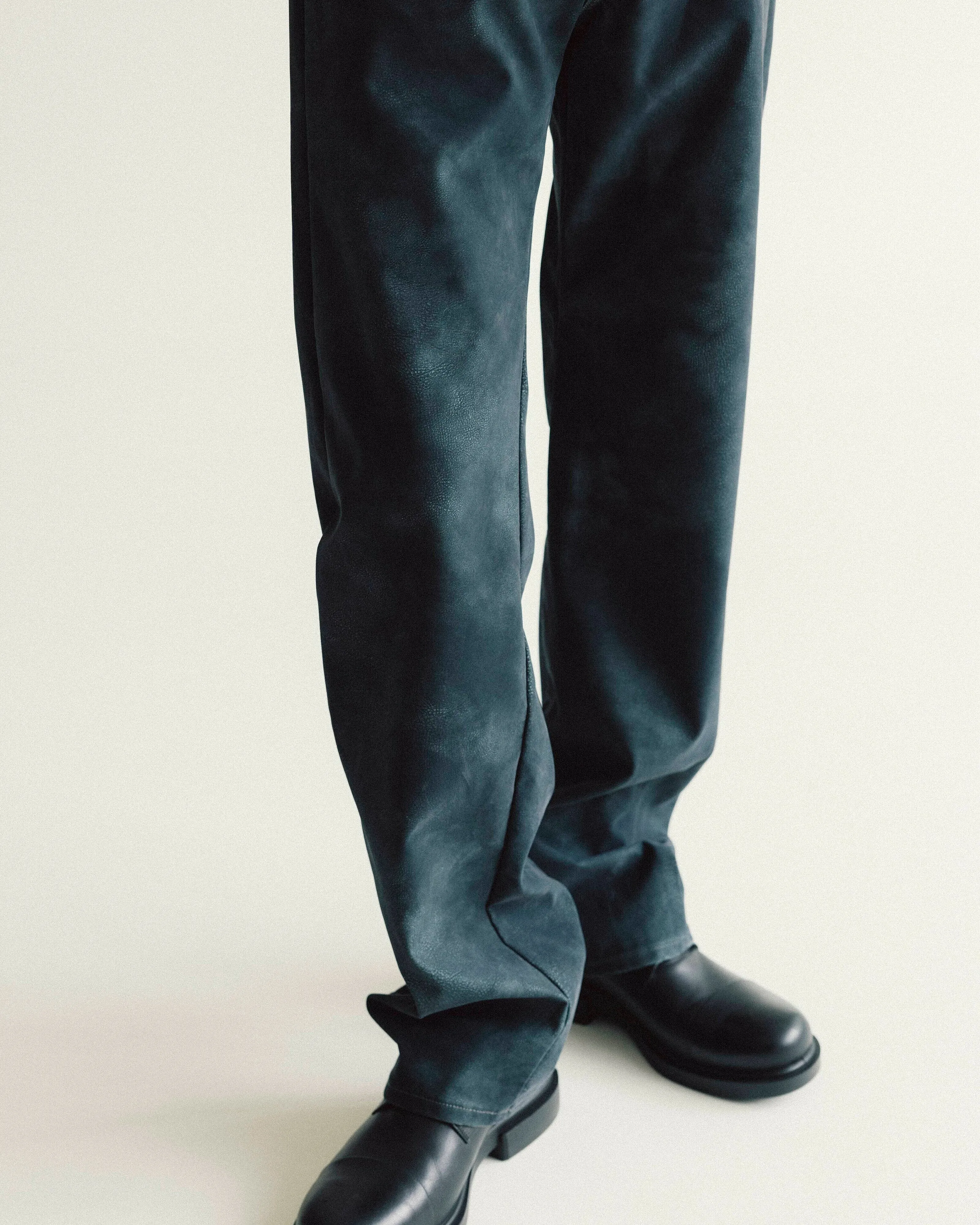 STRAIGHT TWIST NUBUK NAVY WASHED sold by Sunflower