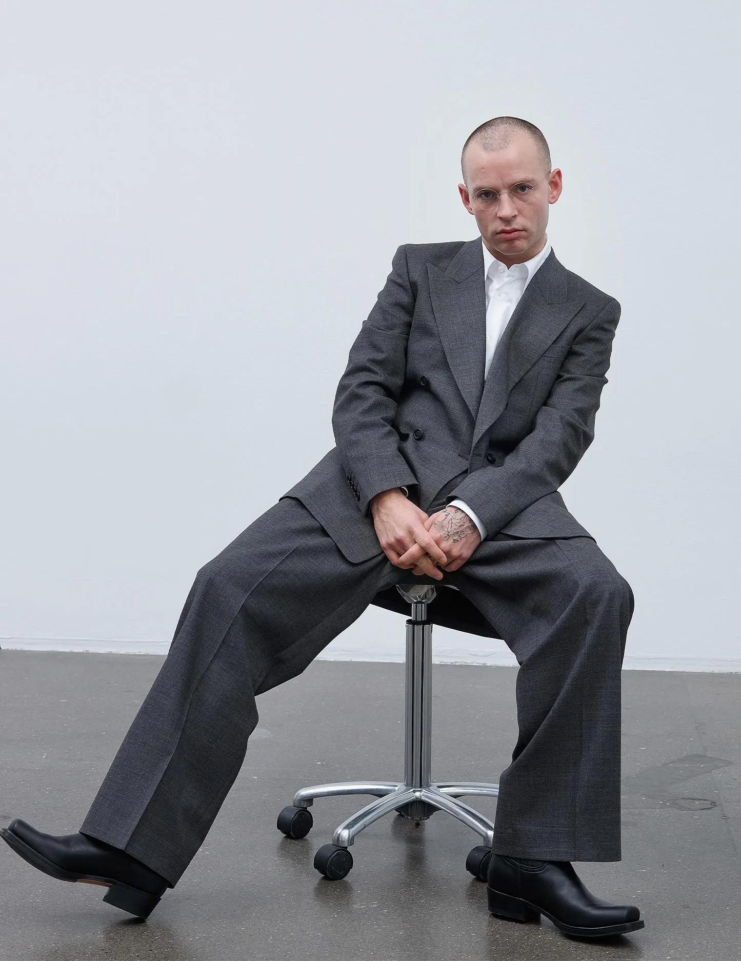 WIDE PLEATED TROUSER . ANTRACITE sold by Sunflower product image thumbnail 2