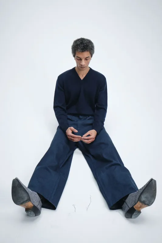 MOON MERINO V NECK sold by Sunflower