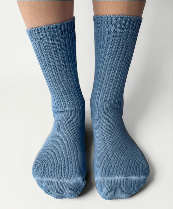 (Pre-Order) Dyed Cotton Socks | Washed Indigo sold by OKAYOK