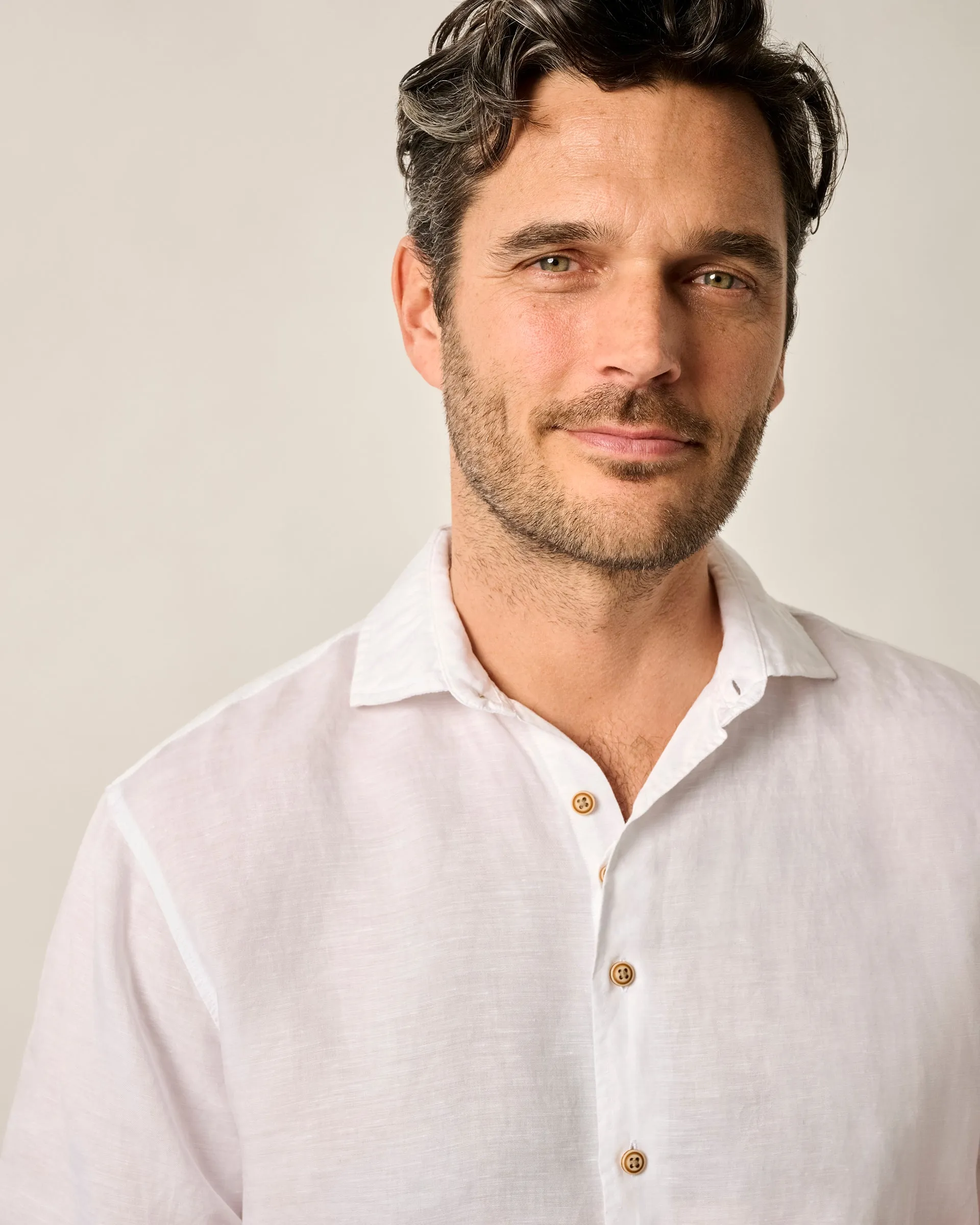 Short Sleeve Hangin' Out Linen Button Down Shirt - Gianni sold by Johnnie-O product image thumbnail 3