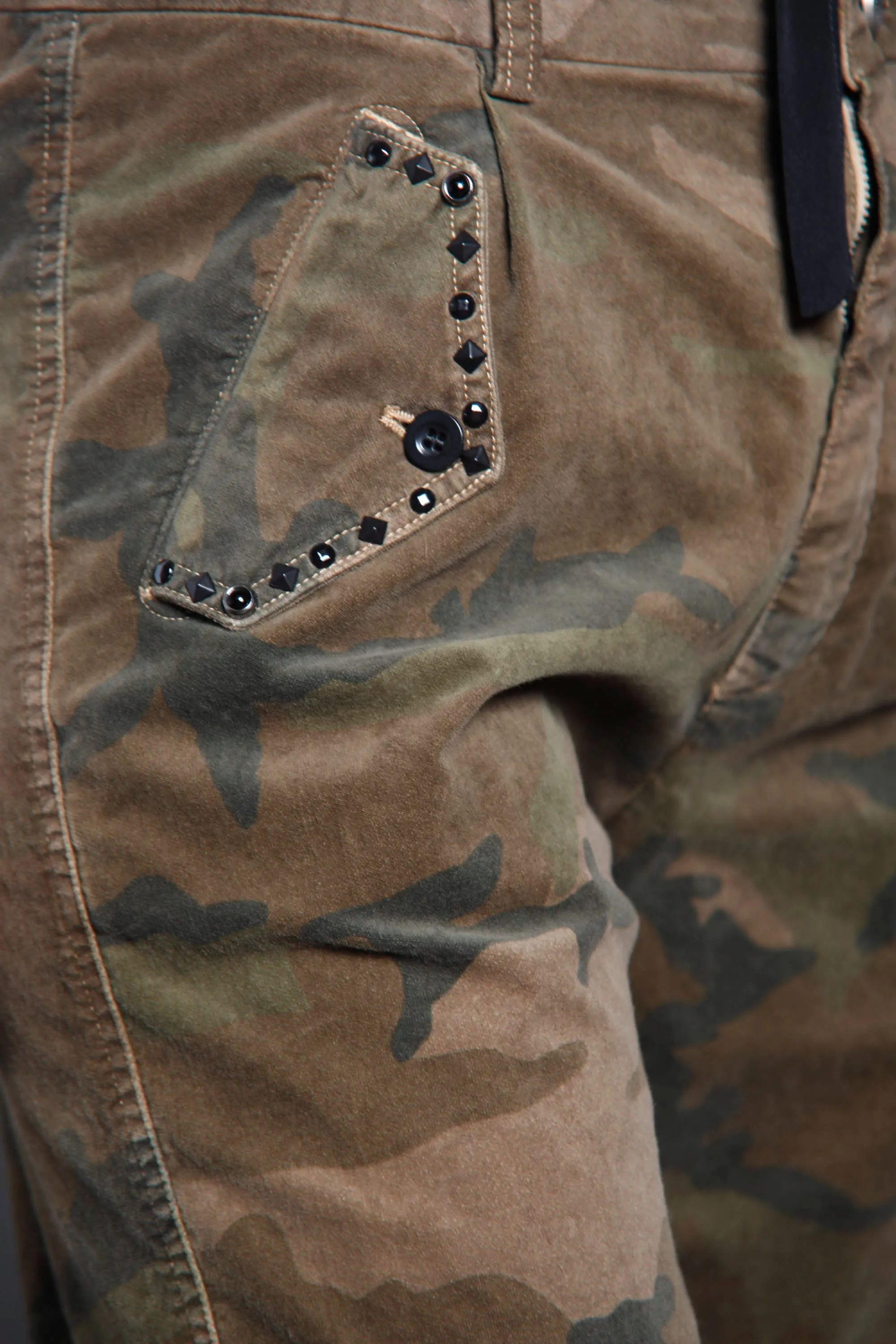 Evita woman velvet cargo pants with camouflage pattern curvy sold by Mason's product image thumbnail 2
