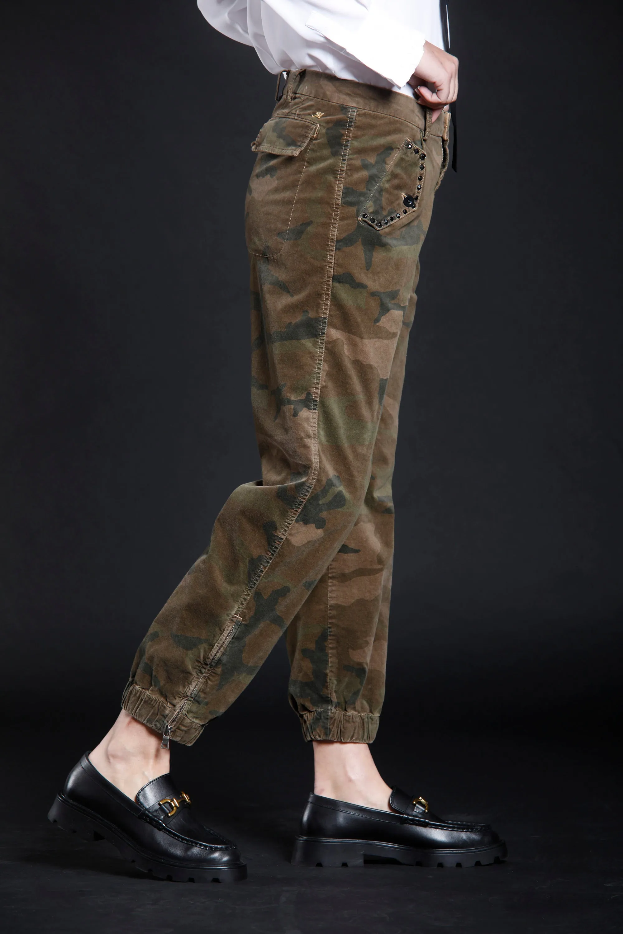 Evita woman velvet cargo pants with camouflage pattern curvy sold by Mason's product image thumbnail 3