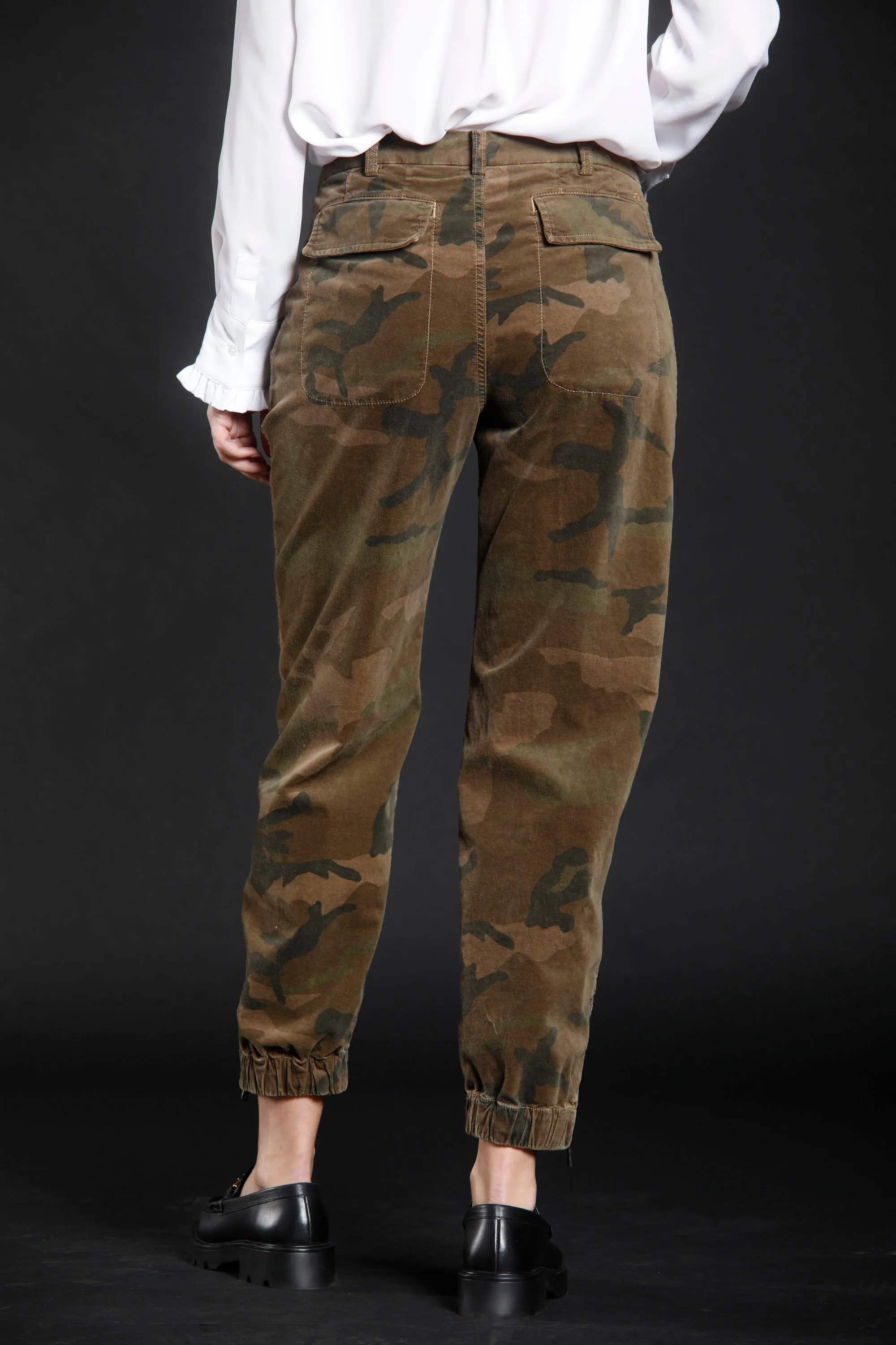 Evita woman velvet cargo pants with camouflage pattern curvy sold by Mason's product image thumbnail 5