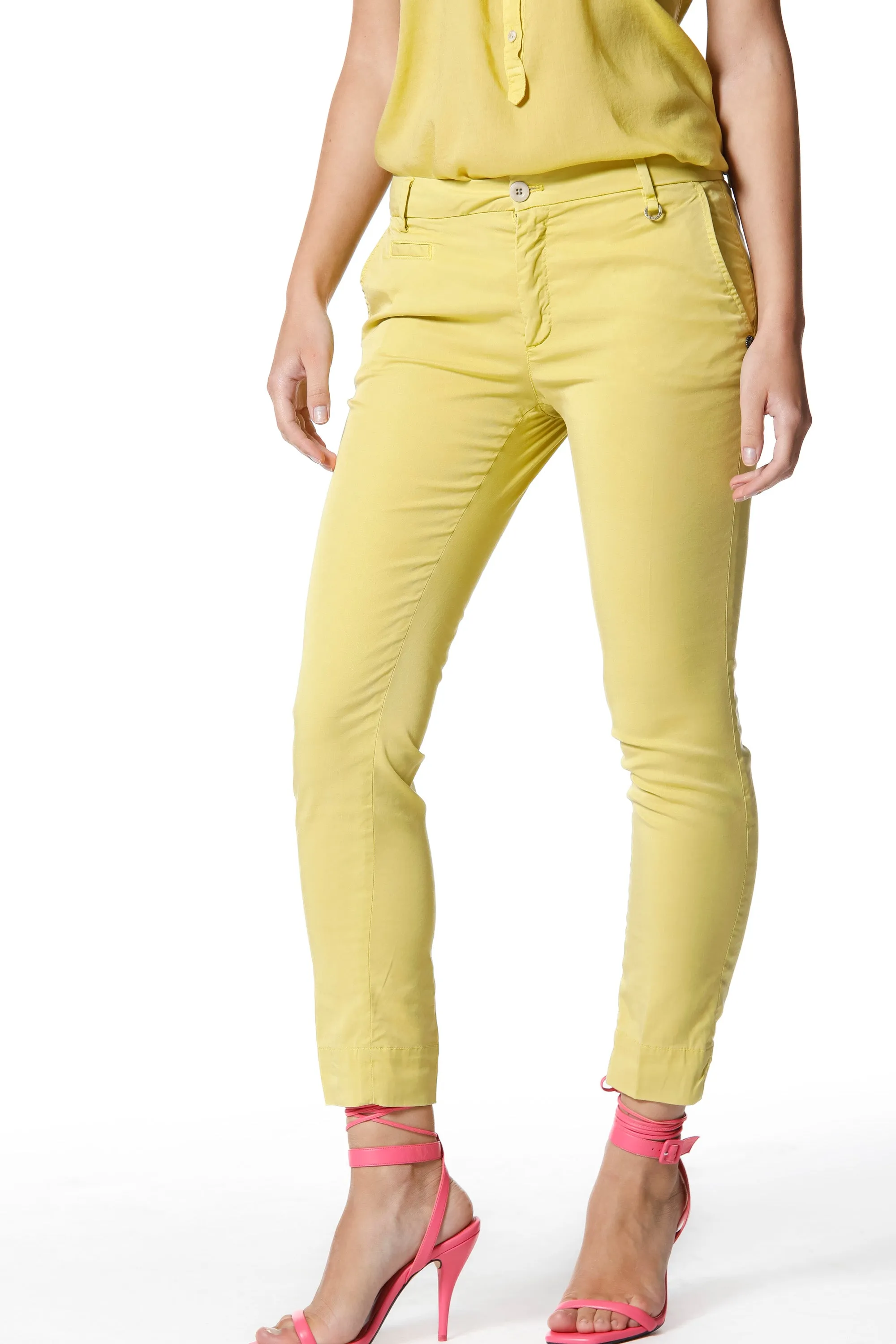 Jaqueline Capri woman chino pants in tencel curvy sold by Mason's
