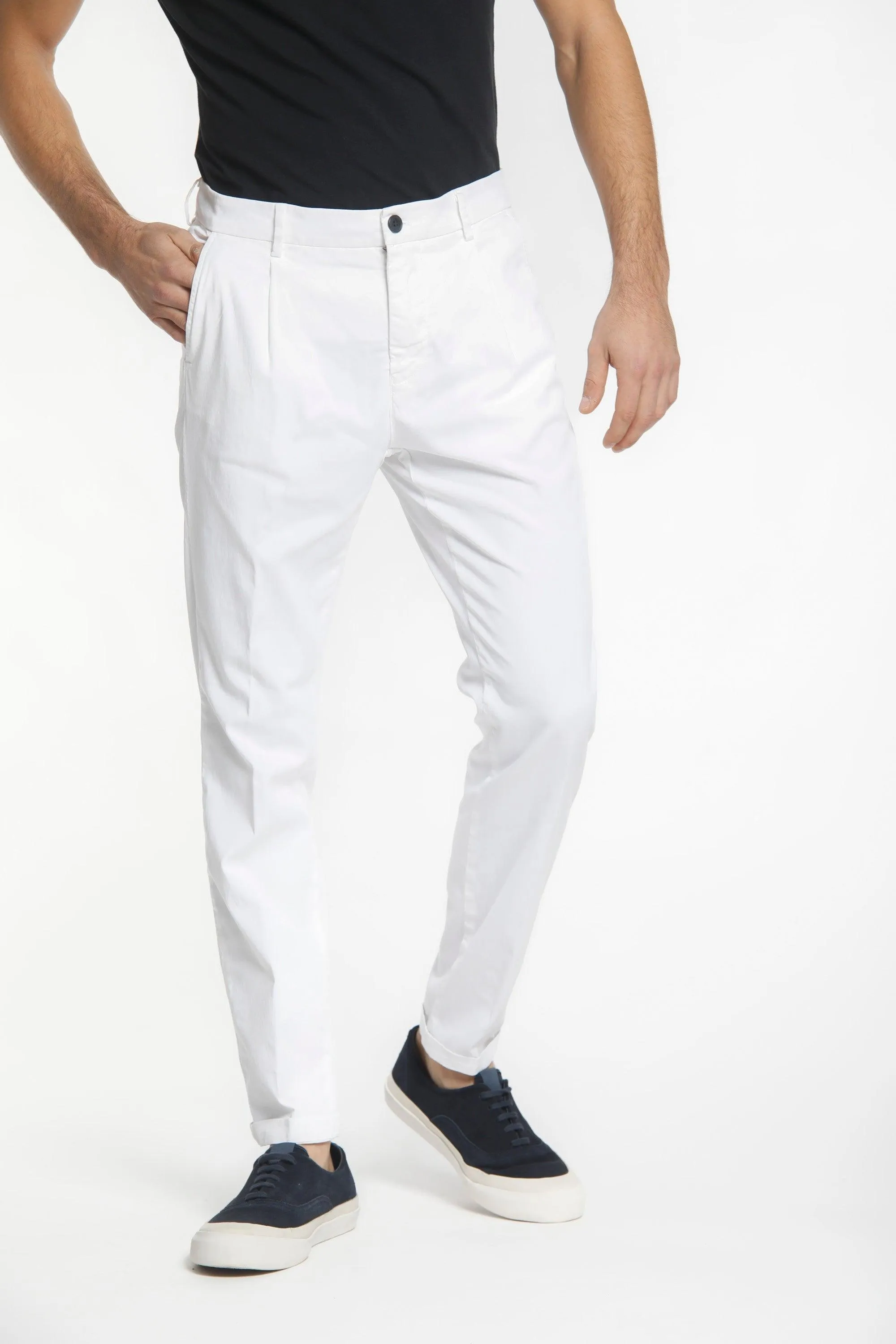 Osaka 1 Pinces man chino pants in cotton and tencel carrot fit sold by Mason's