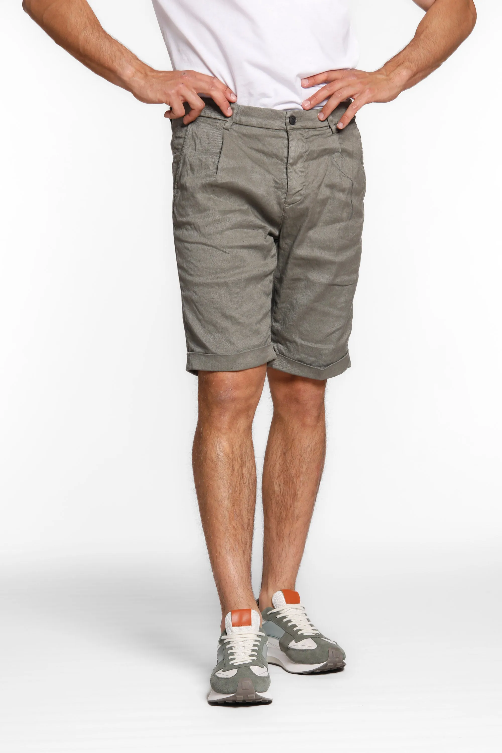 Osaka 1 Pinces man chino bermuda in linen and cotton carrot fit sold by Mason's