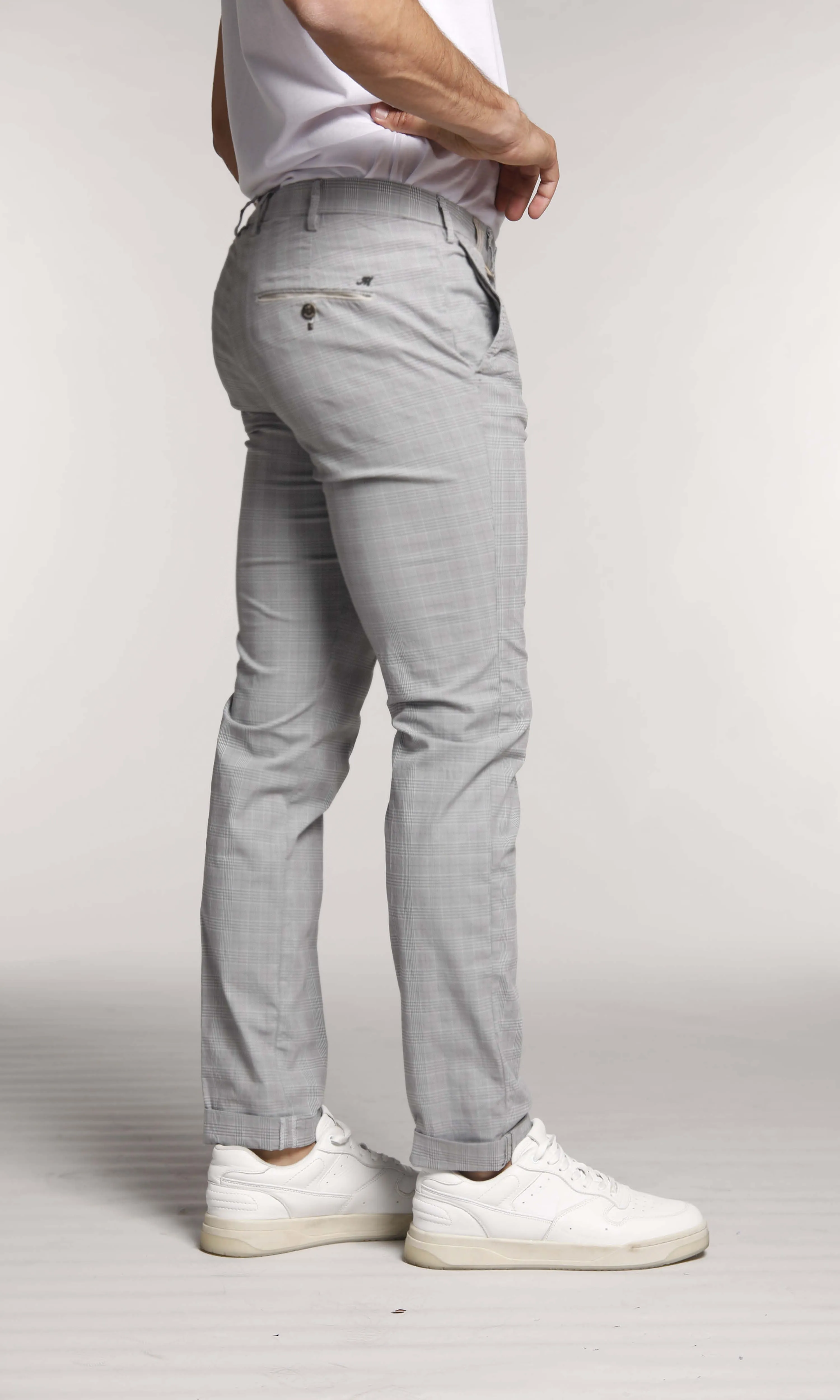Torino Prestige man chino pants in cotton and tencel with wales pattern slim sold by Mason's product image thumbnail 3
