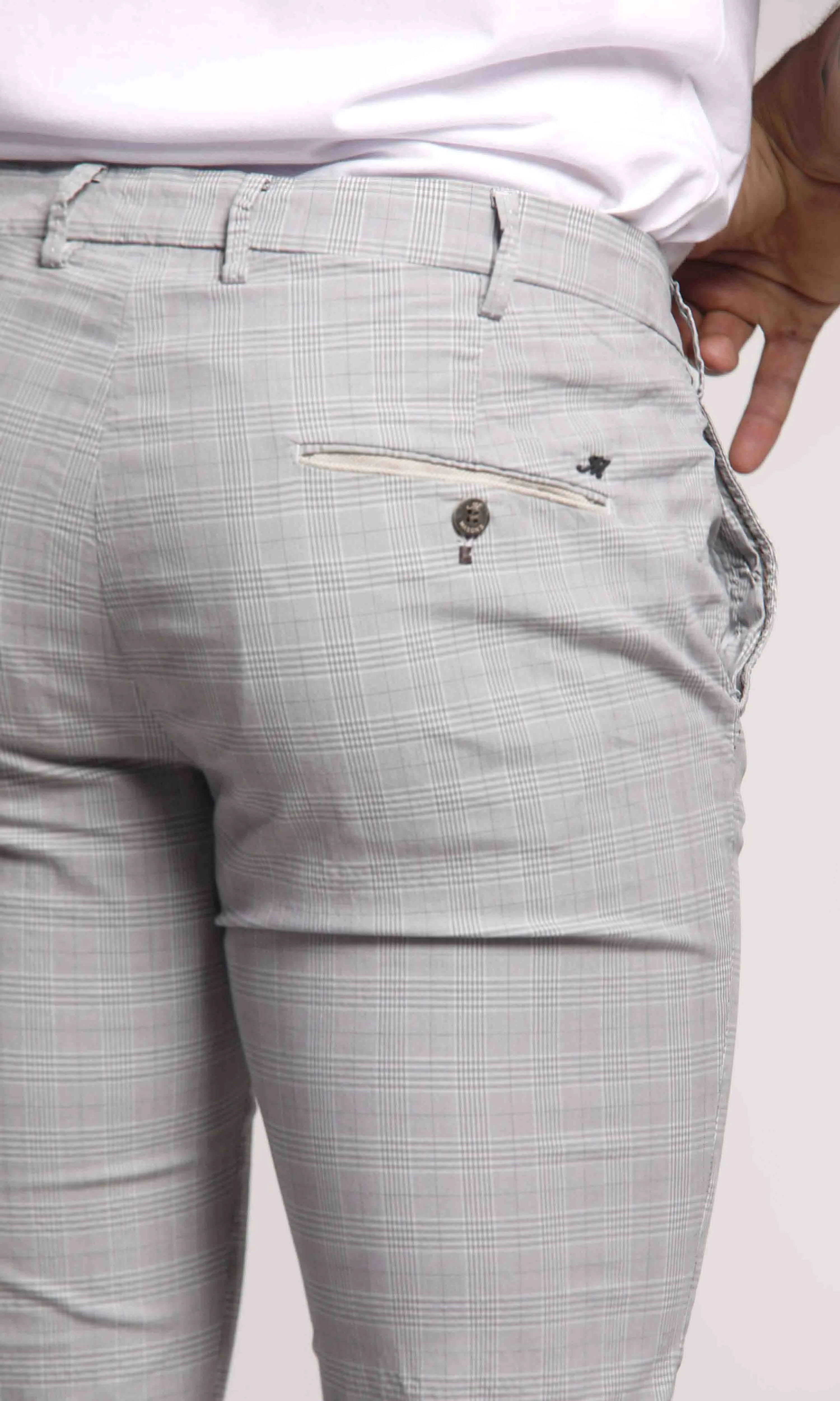 Torino Prestige man chino pants in cotton and tencel with wales pattern slim sold by Mason's product image thumbnail 4