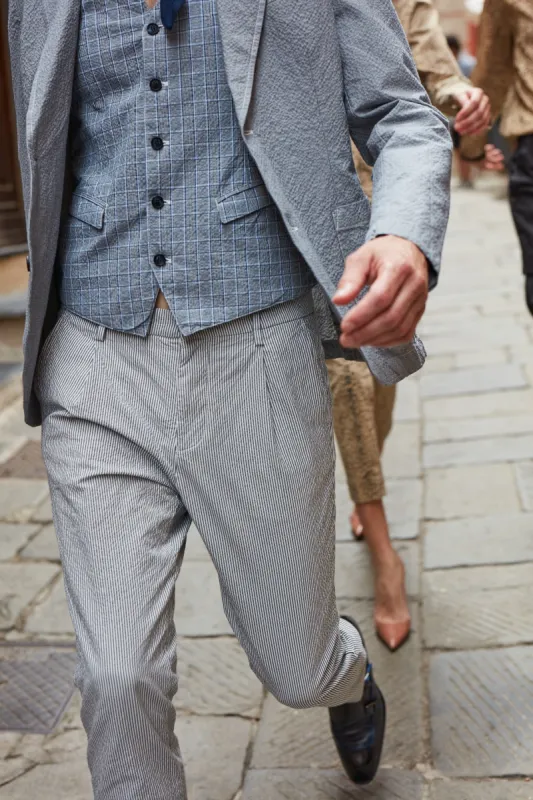 Osaka 1 Pinces man chino pants in cotton seersucker carrot fit sold by Mason's