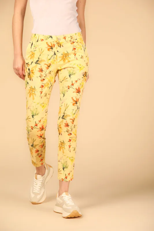 Jaqueline Curvie women's capri chino pants in stretch twill with flower print curvy sold by Mason's