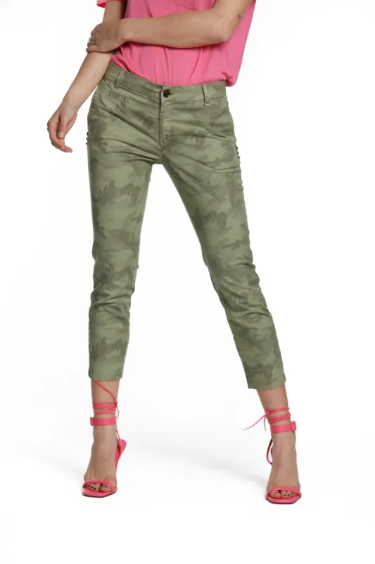 Jaqueline Capri woman chino pants in camouflage cotton curvy sold by Mason's
