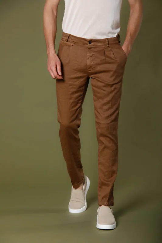 Amalfi 2 Pinces men's chino pants in linen and cotton twill carrot fit sold by Mason's