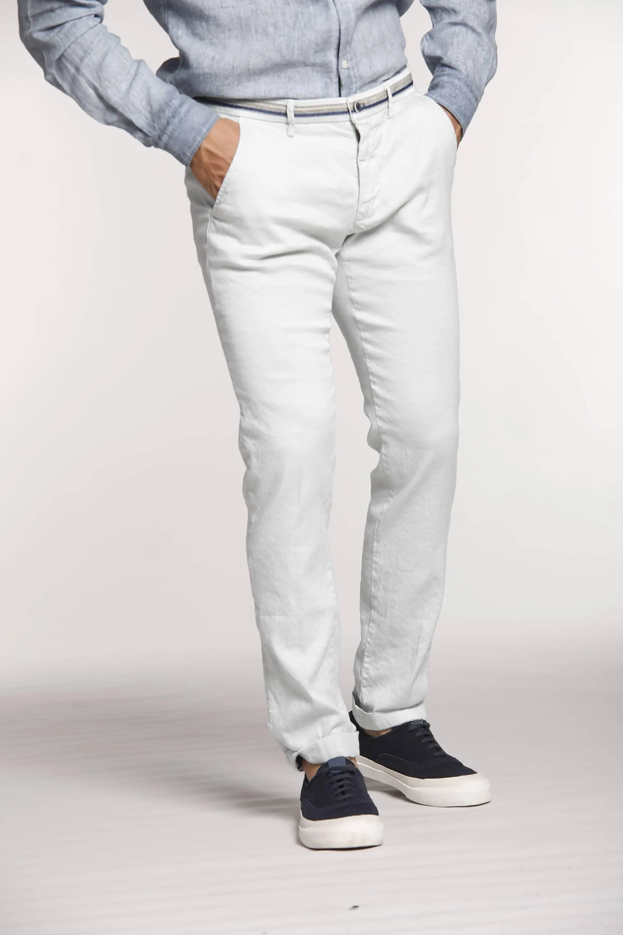 Torino Oxford man chino pants in linen and cotton with ribbon slim sold by Mason's