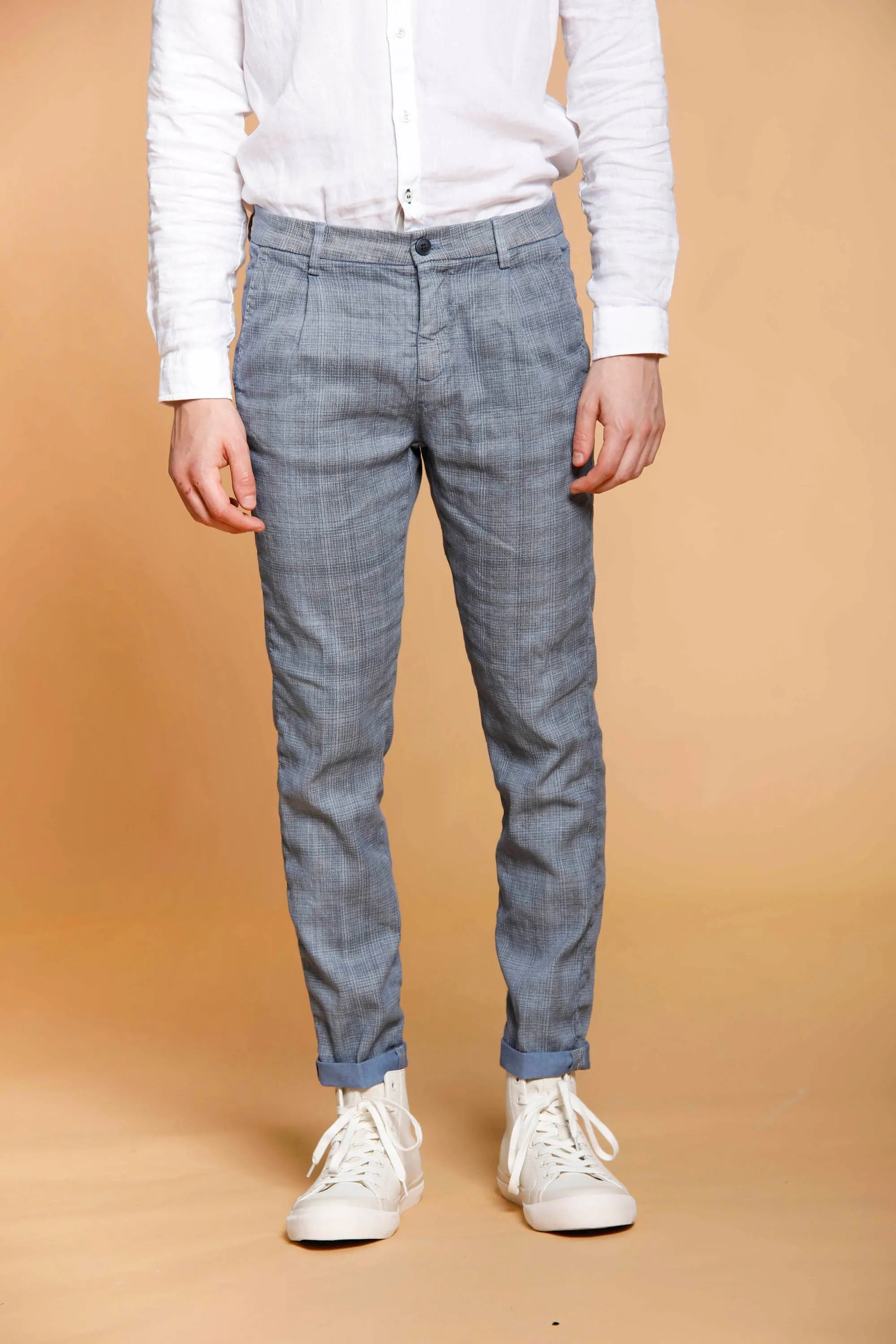 Osaka 1 Pinces man chino pants in linen with micro wales pattern carrot fit sold by Mason's