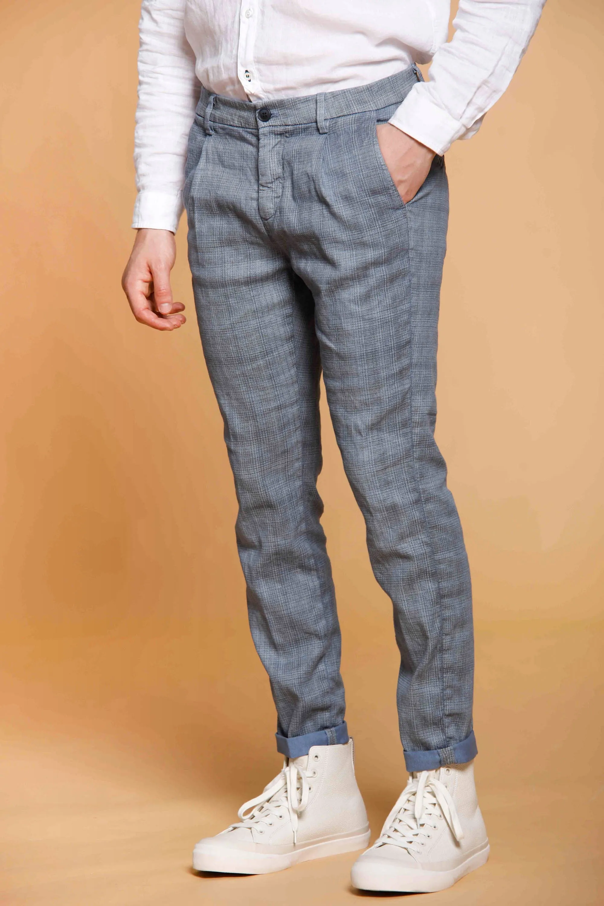 Osaka 1 Pinces man chino pants in linen with micro wales pattern carrot fit sold by Mason's product image thumbnail 2