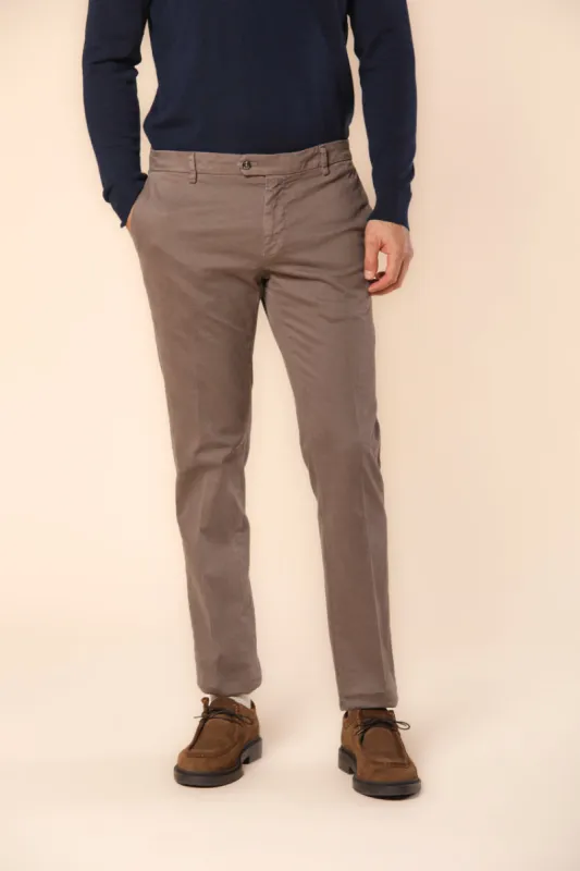New York Times men's chino pants in gabardine with tailoring details regular fit sold by Mason's