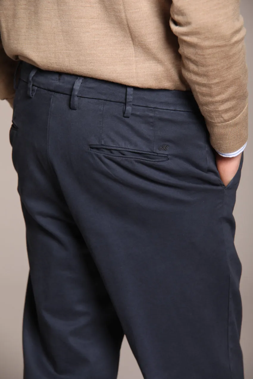 Boston men’s chino pants in cotton diagonal weave relaxed fit
sold by Mason's product image thumbnail 3