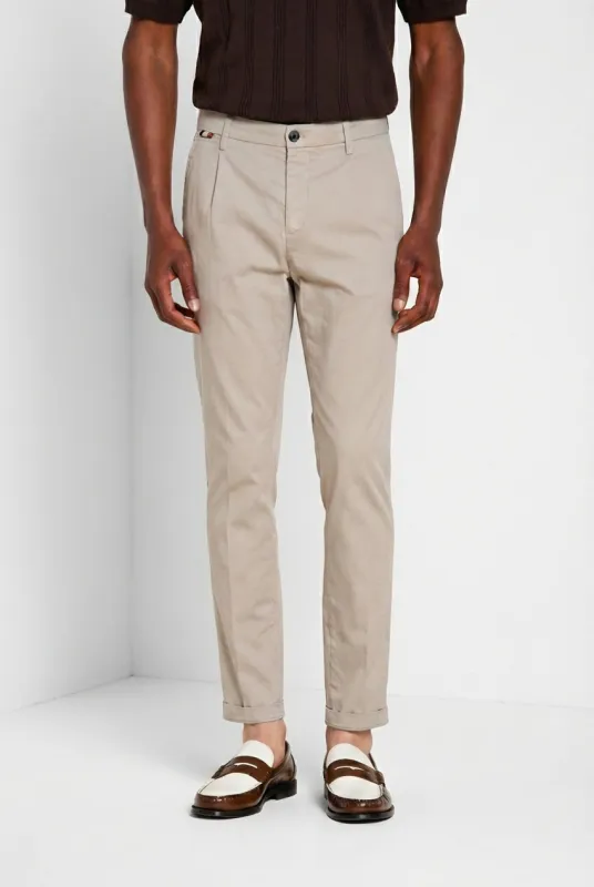 Osaka 1 Pinces men's chino pants in cotton and silk satin carrot fit ① made by Mason's